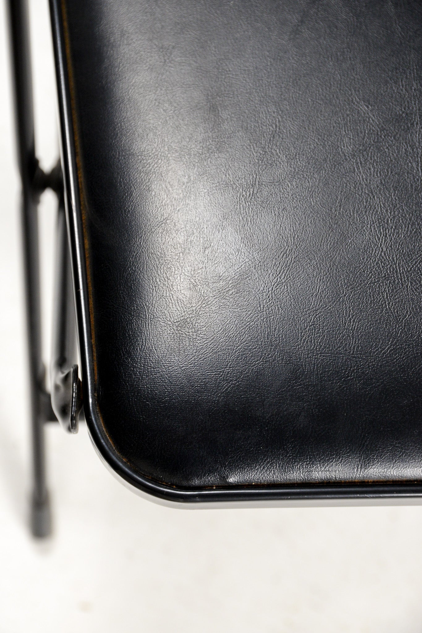 KRUEGER Black Fabric Metal Folding Chair / KRUEGER 黒ファブリック メタル折りたたみイス