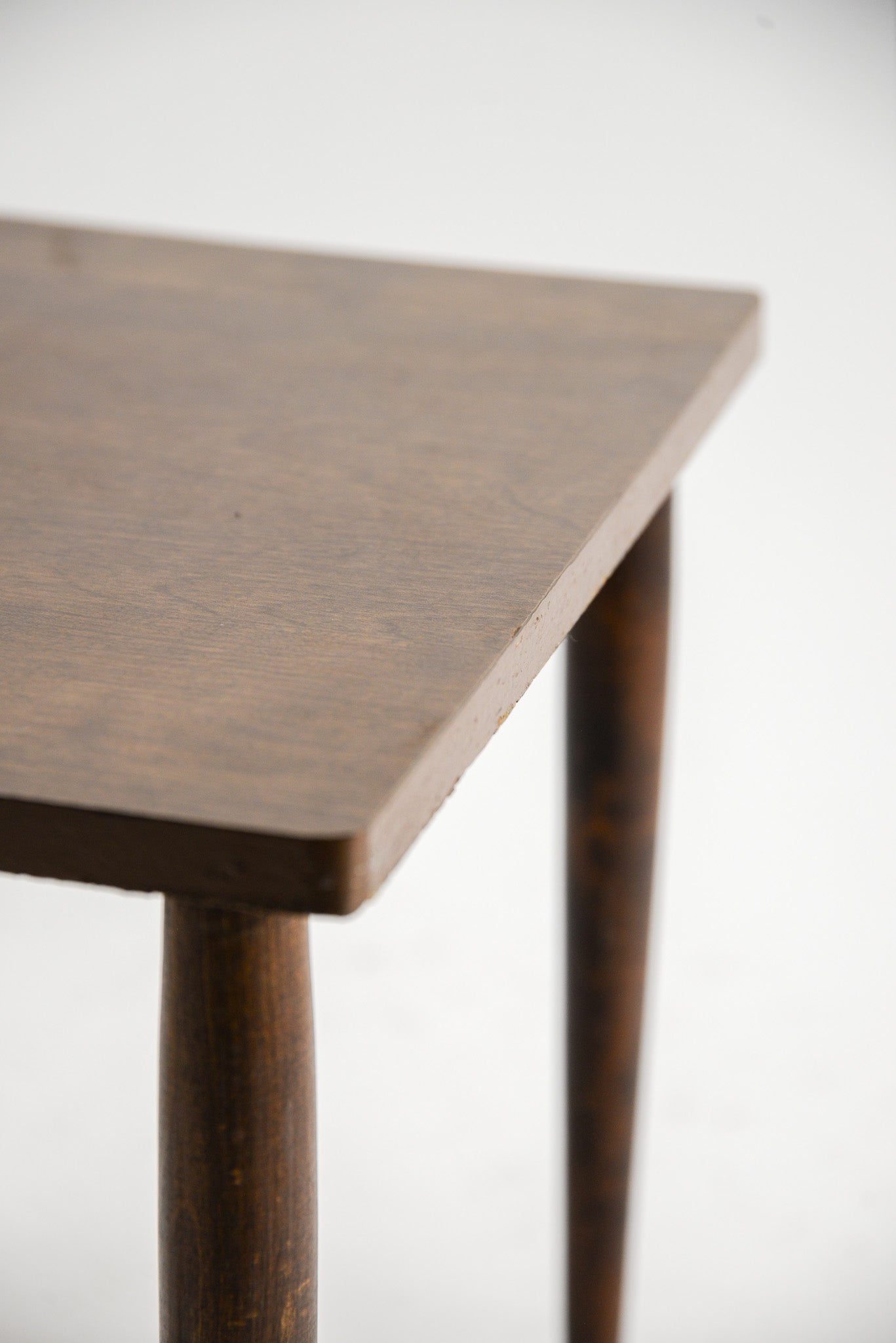 Square Side Table / 小ぶりなサイドテーブル