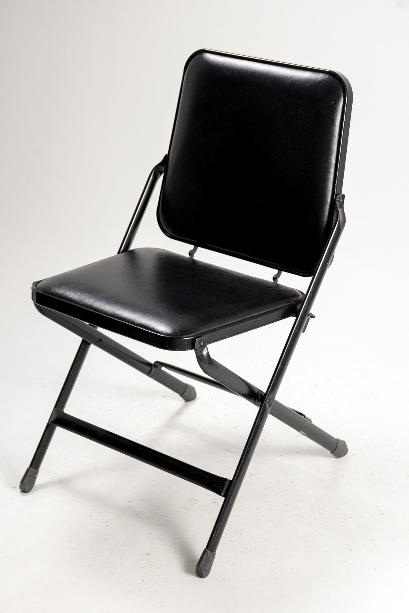 KRUEGER Black Fabric Metal Folding Chair / KRUEGER 黒ファブリック メタル折りたたみイス