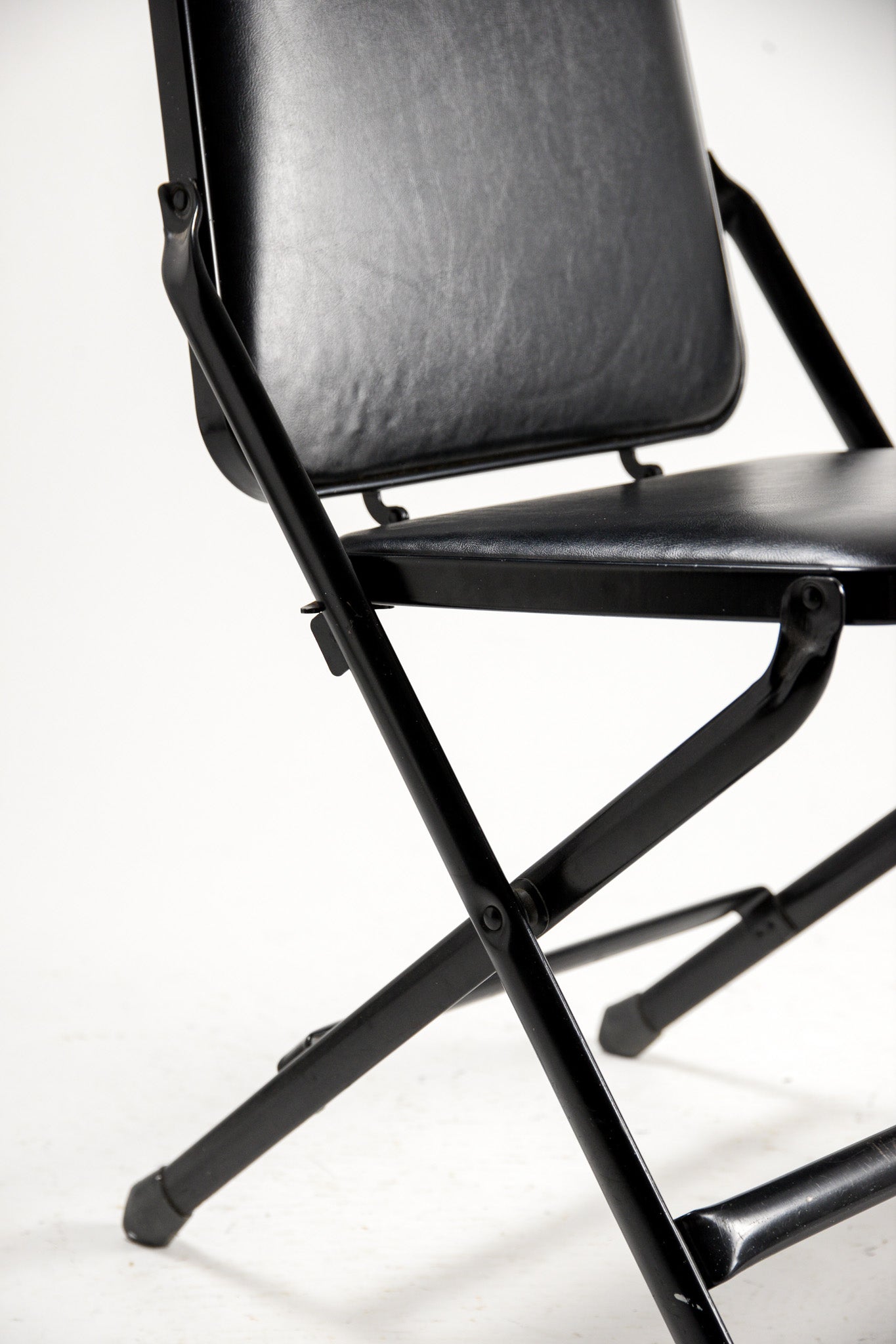 KRUEGER Black Fabric Metal Folding Chair / KRUEGER 黒ファブリック メタル折りたたみイス