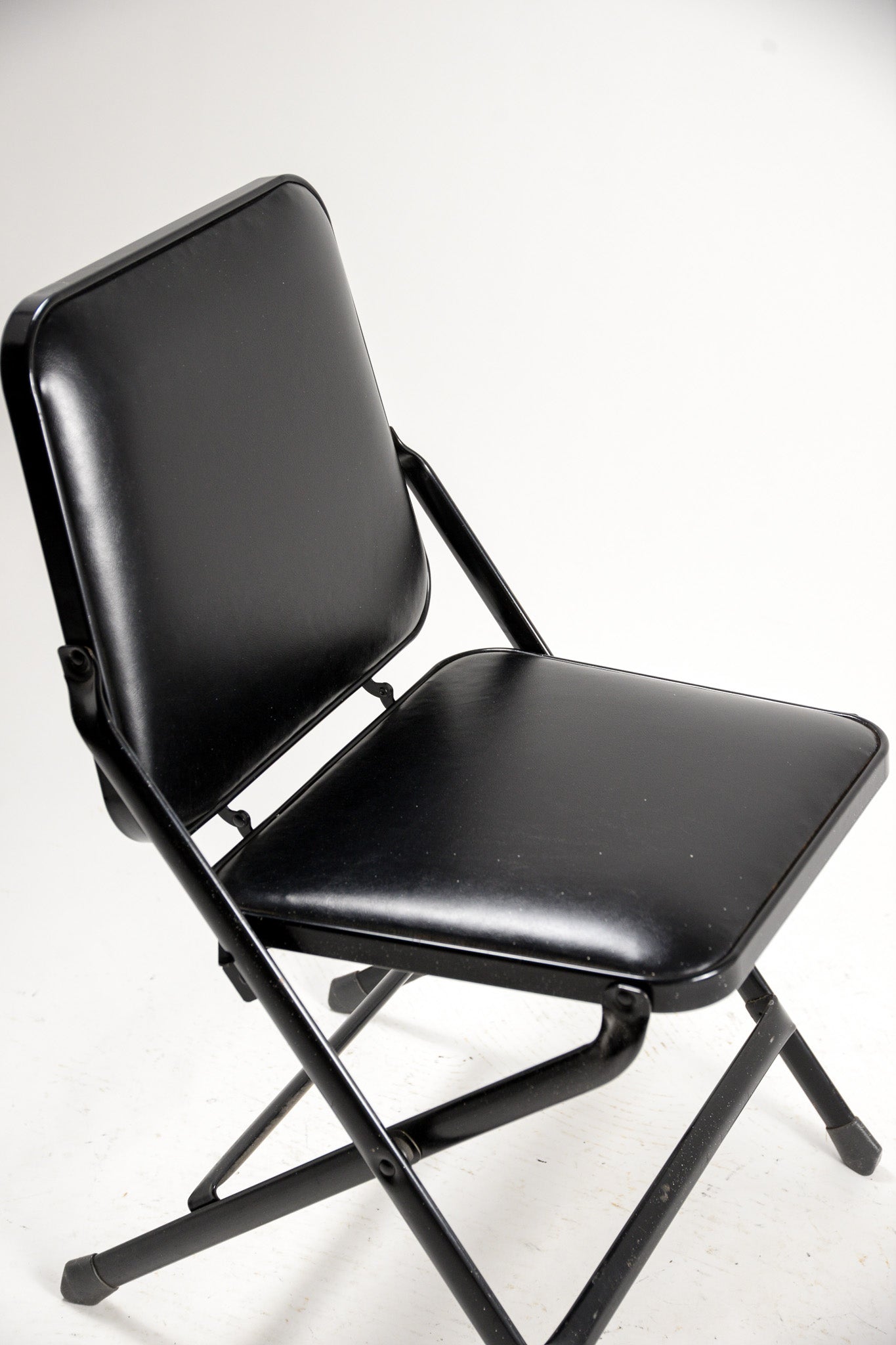 KRUEGER Black Fabric Metal Folding Chair / KRUEGER 黒ファブリック メタル折りたたみイス