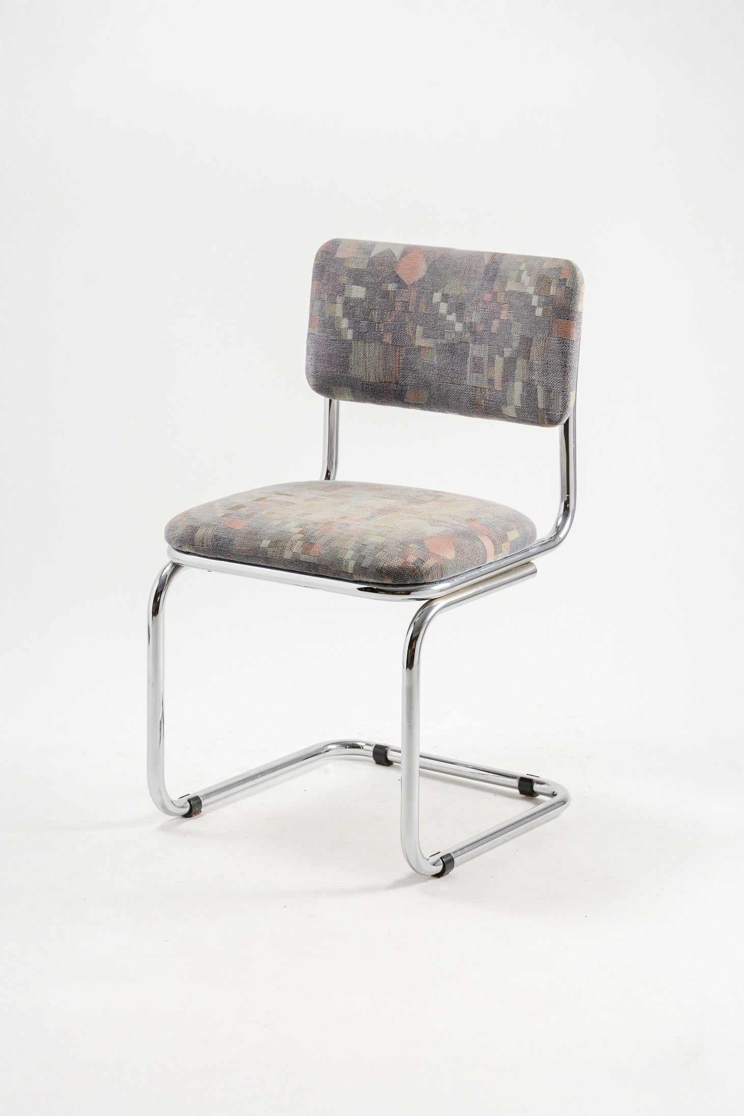Geometric Fabric Cantilever Chair / 幾何学ファブリック カンチレバーチェア