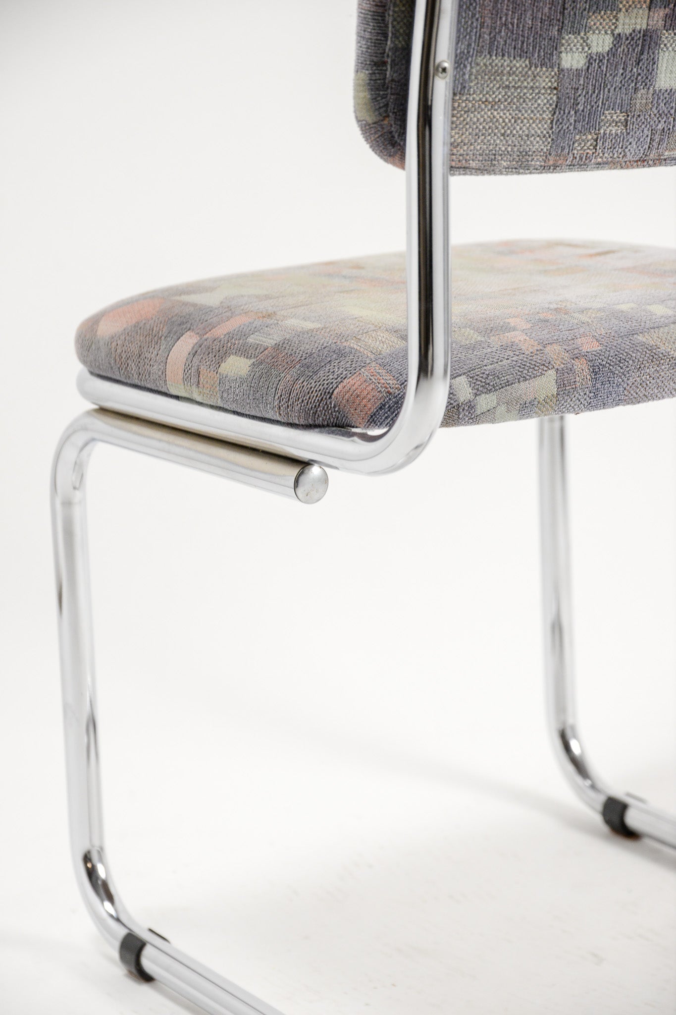 Geometric Fabric Cantilever Chair / 幾何学ファブリック カンチレバーチェア