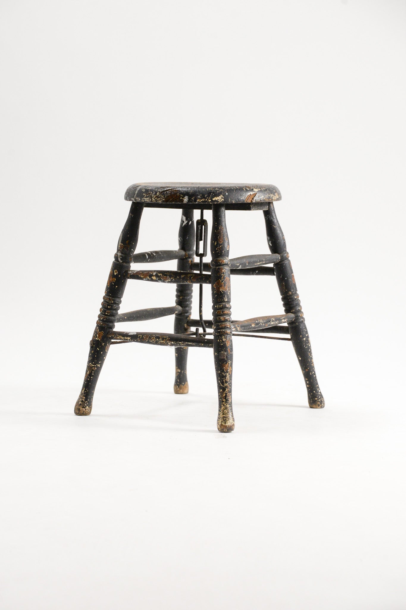 Black Wooden Stool / 黒い木製スツール