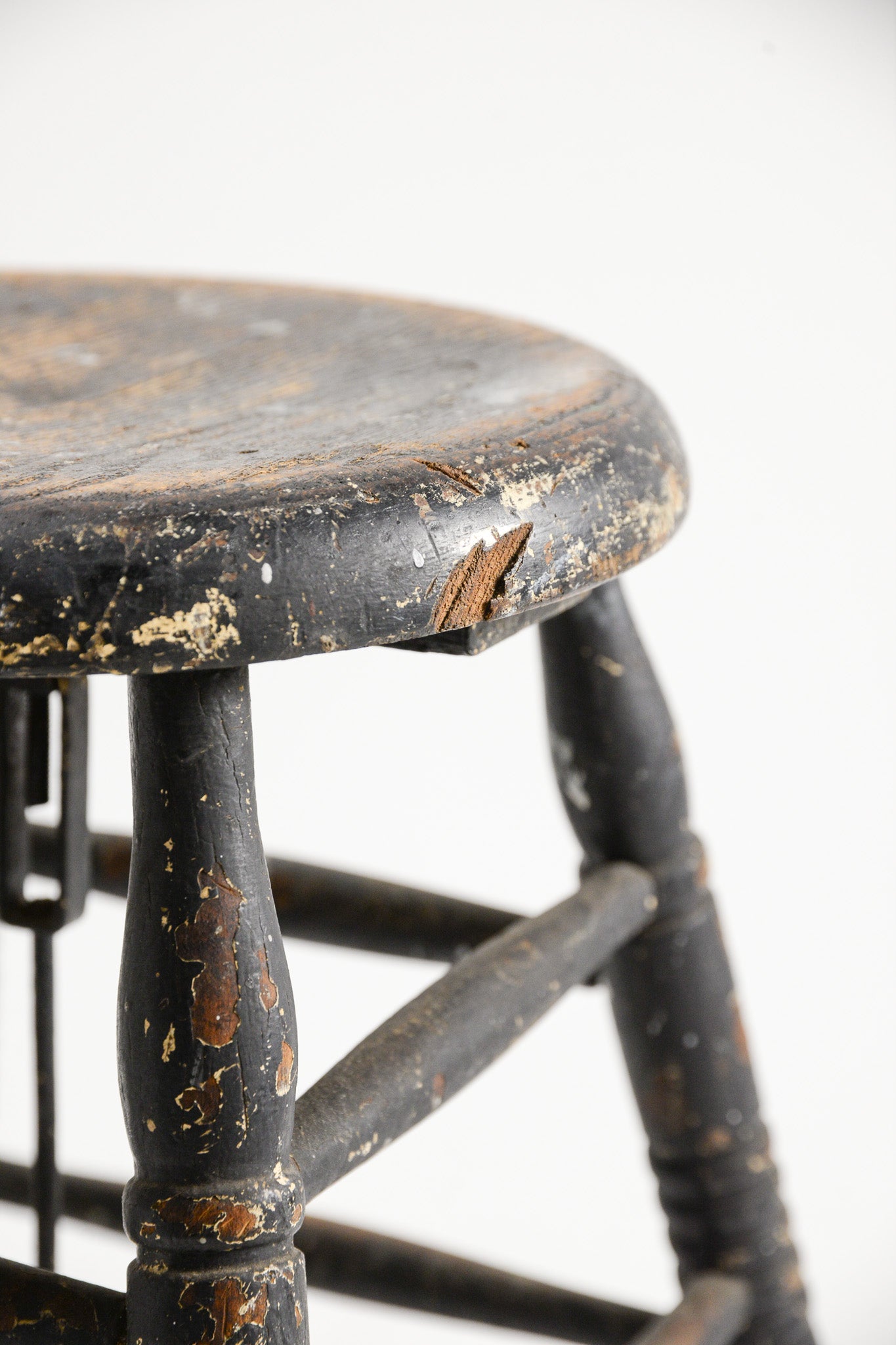 Black Wooden Stool / 黒い木製スツール