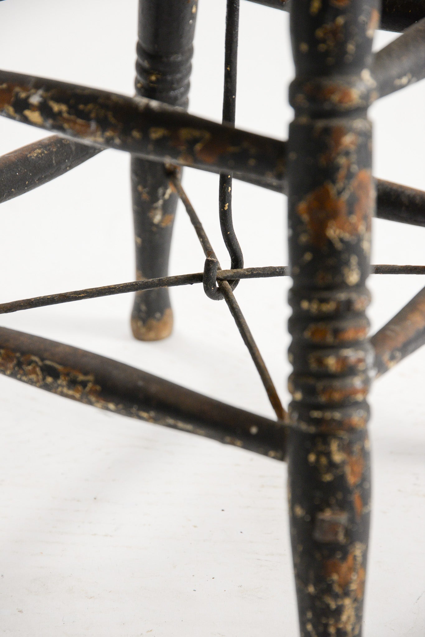 Black Wooden Stool / 黒い木製スツール