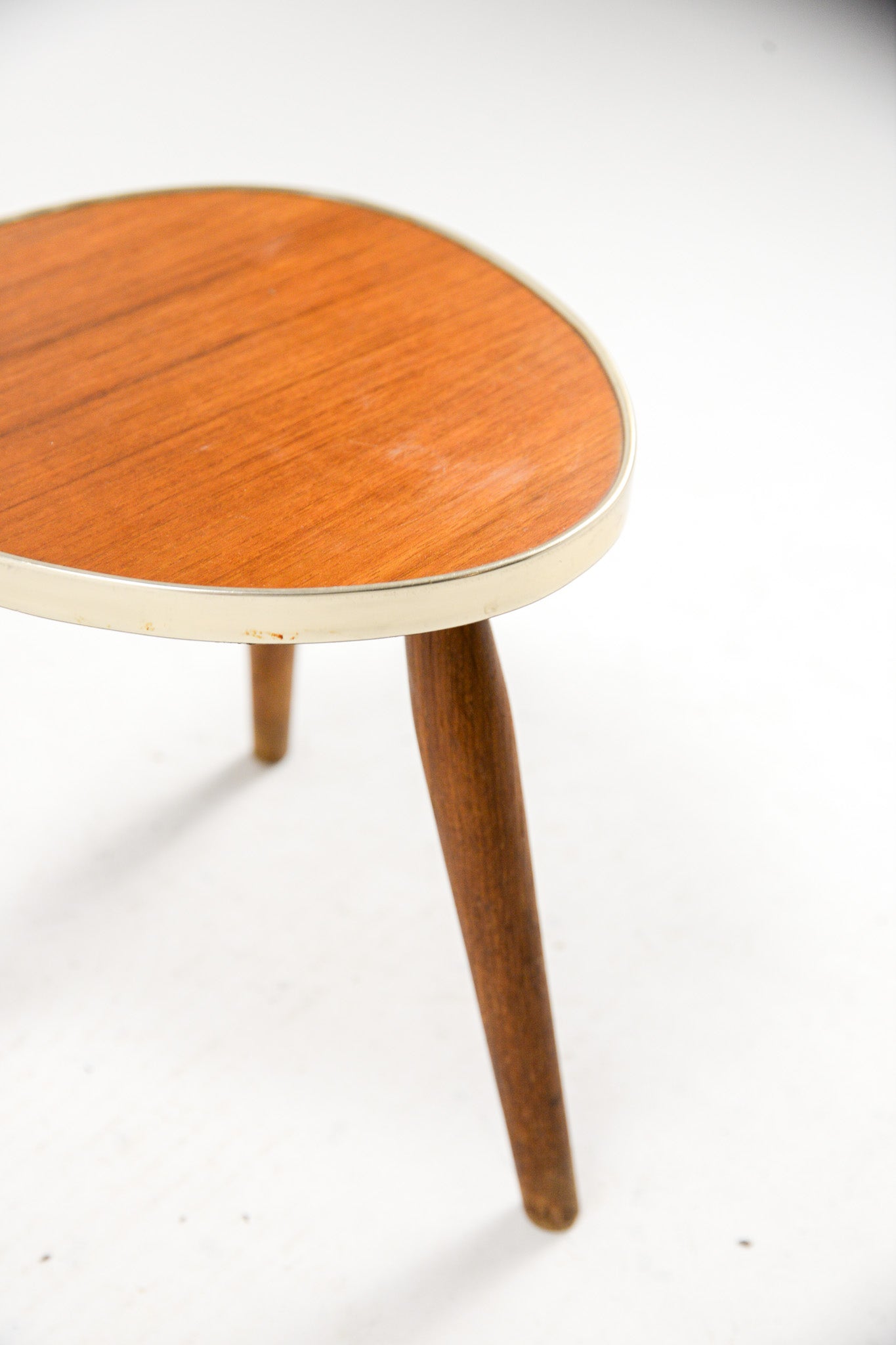 Wooden Triangular Mini Stand / 木製三角ミニ台