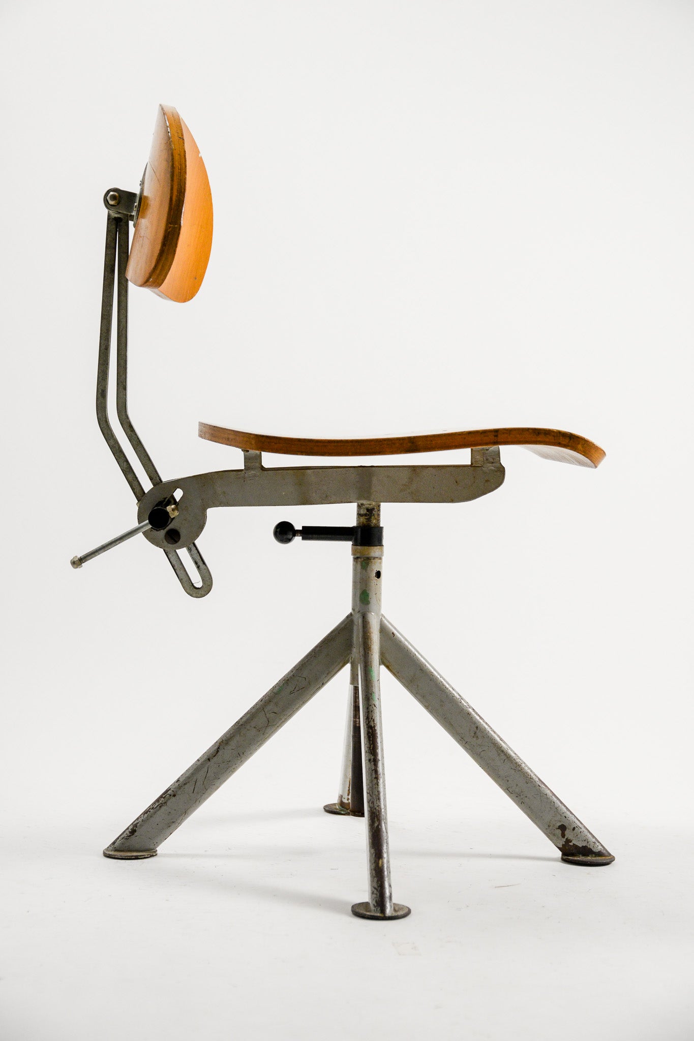 Wooden Swivel & Adjustable Chair / 木製昇降チェア