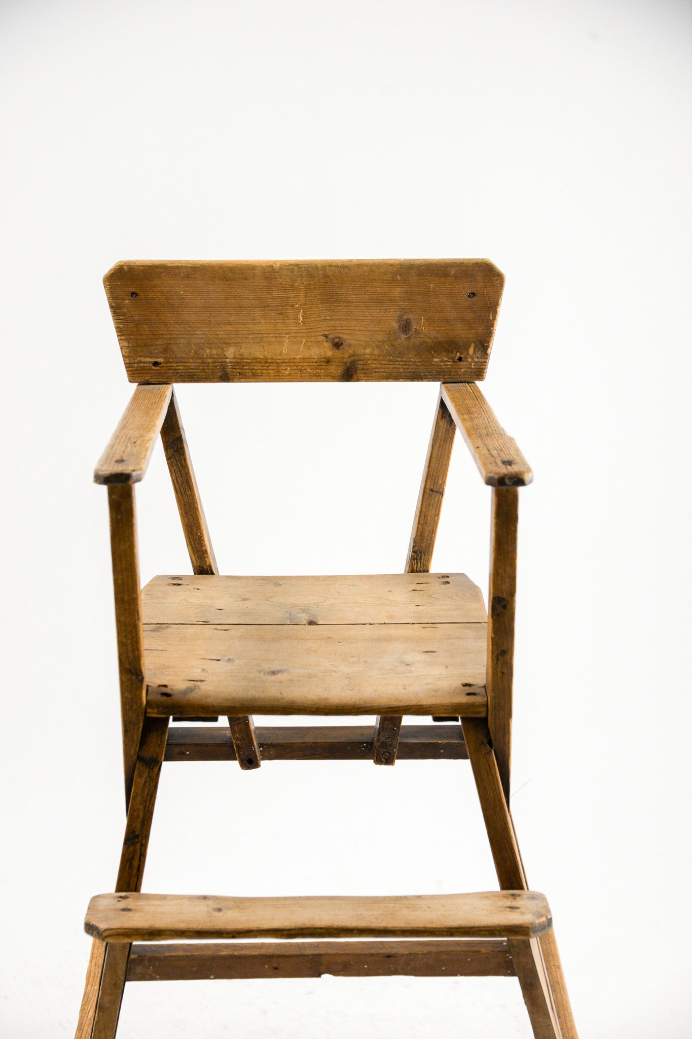 Wooden Child's High Chair / 木製子供椅子（ハイチェア）