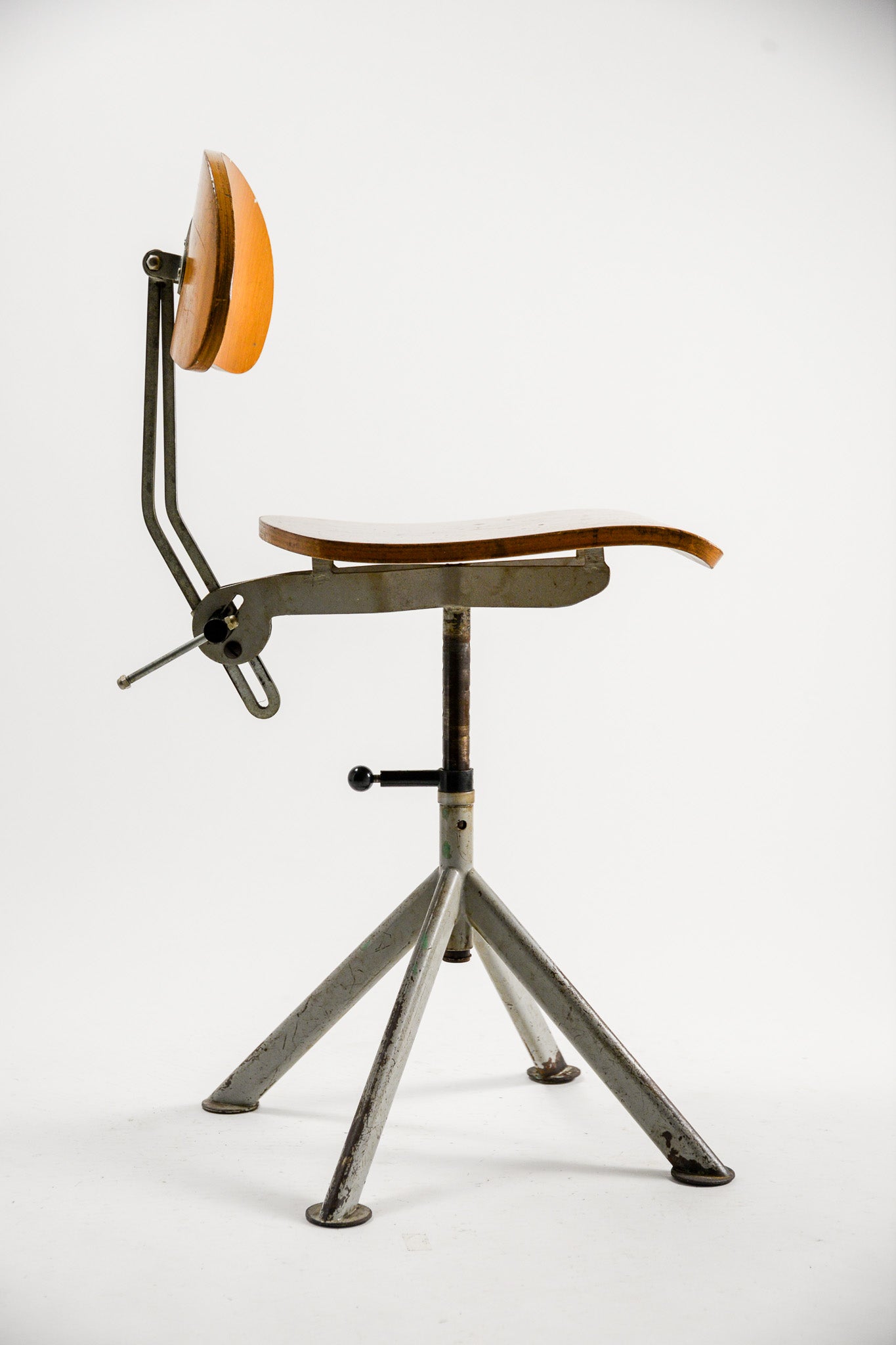 Wooden Swivel & Adjustable Chair / 木製昇降チェア
