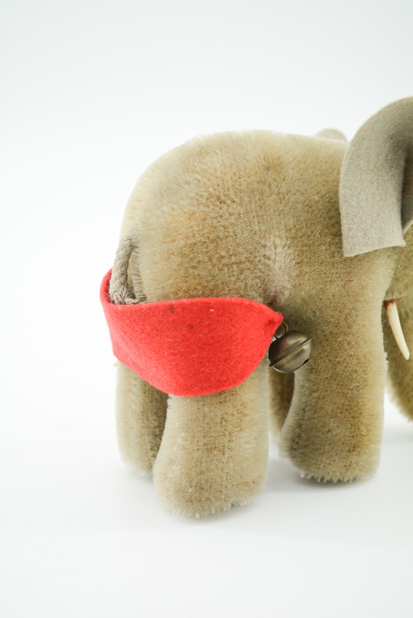 HERMANN Elephant Plush / HERMANN ゾウのぬいぐるみ
