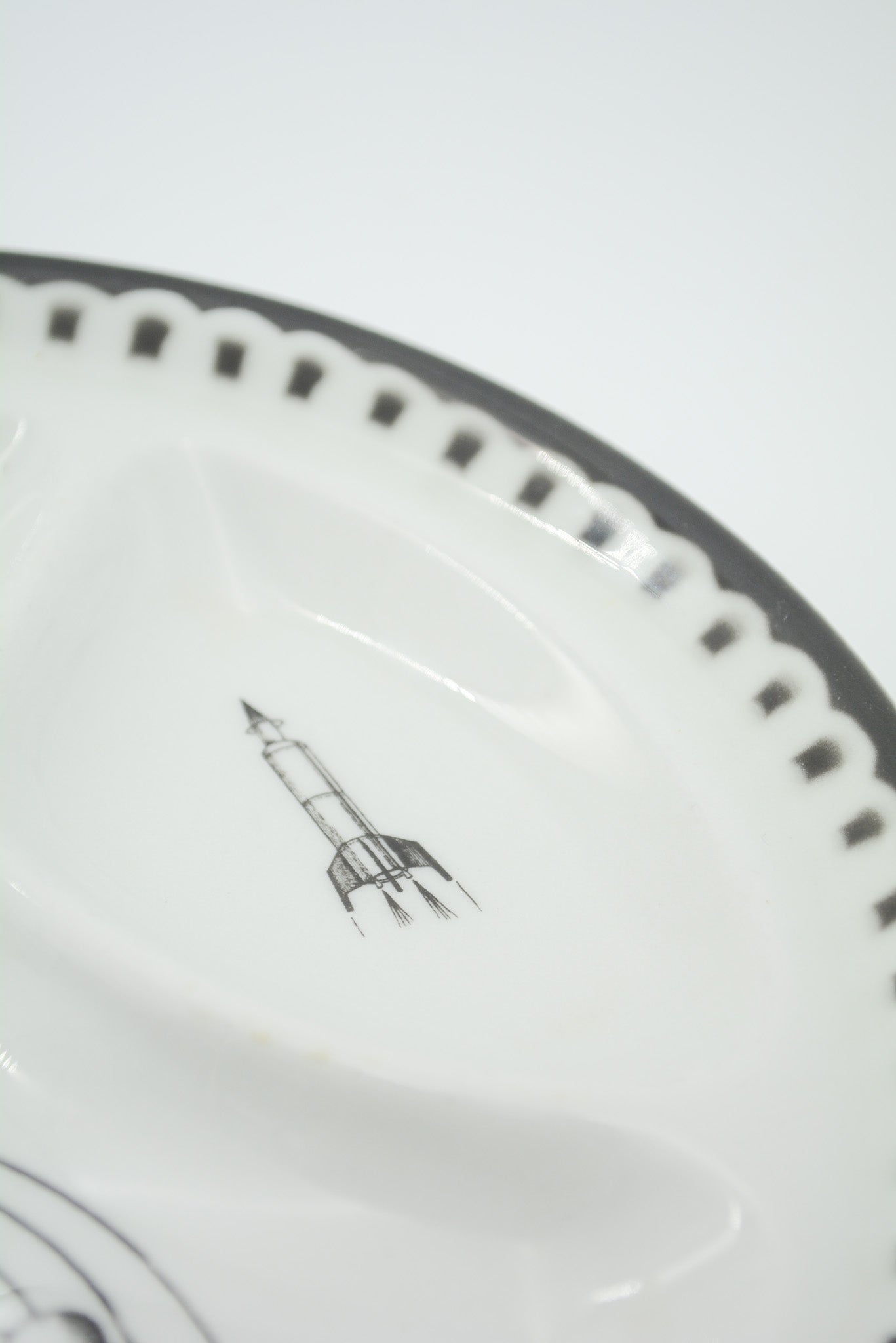 Ceramic Plate Plane and Planets / 陶器皿 飛行機と惑星