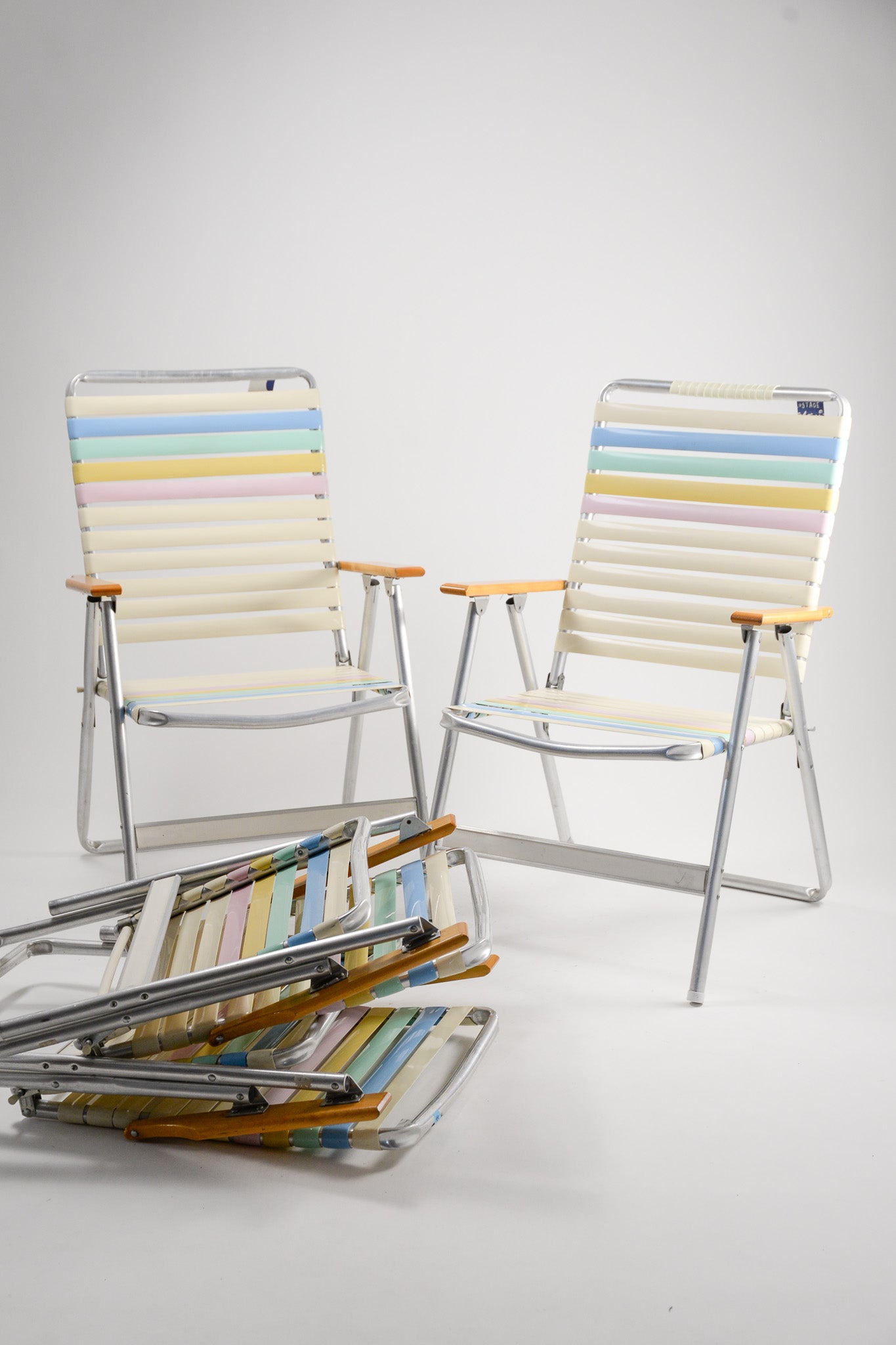 Folding Chair with Armrests / アーム付き折りたたみ椅子