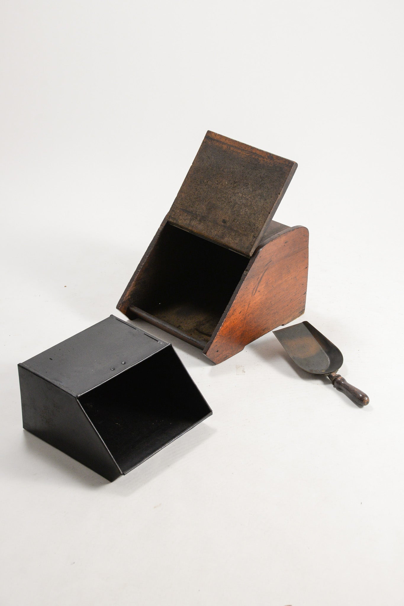 Charcoal Case / 炭ケース