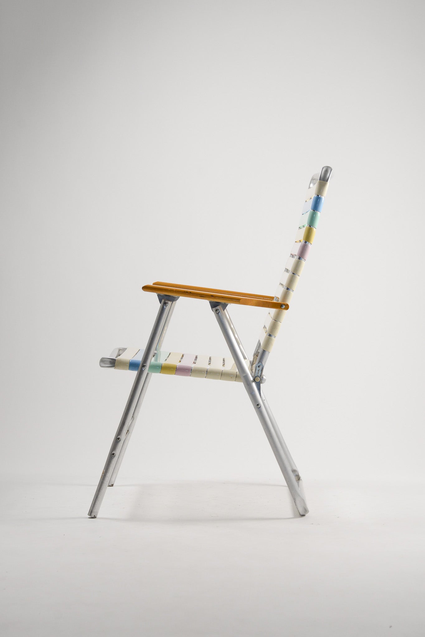 Folding Chair with Armrests / アーム付き折りたたみ椅子