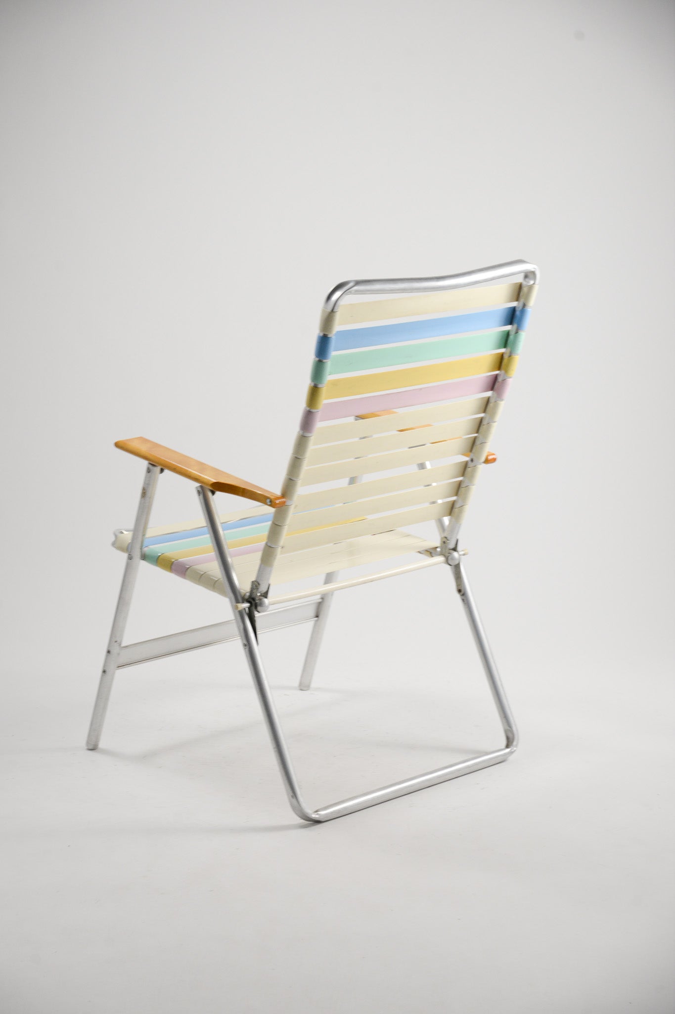 Folding Chair with Armrests / アーム付き折りたたみ椅子