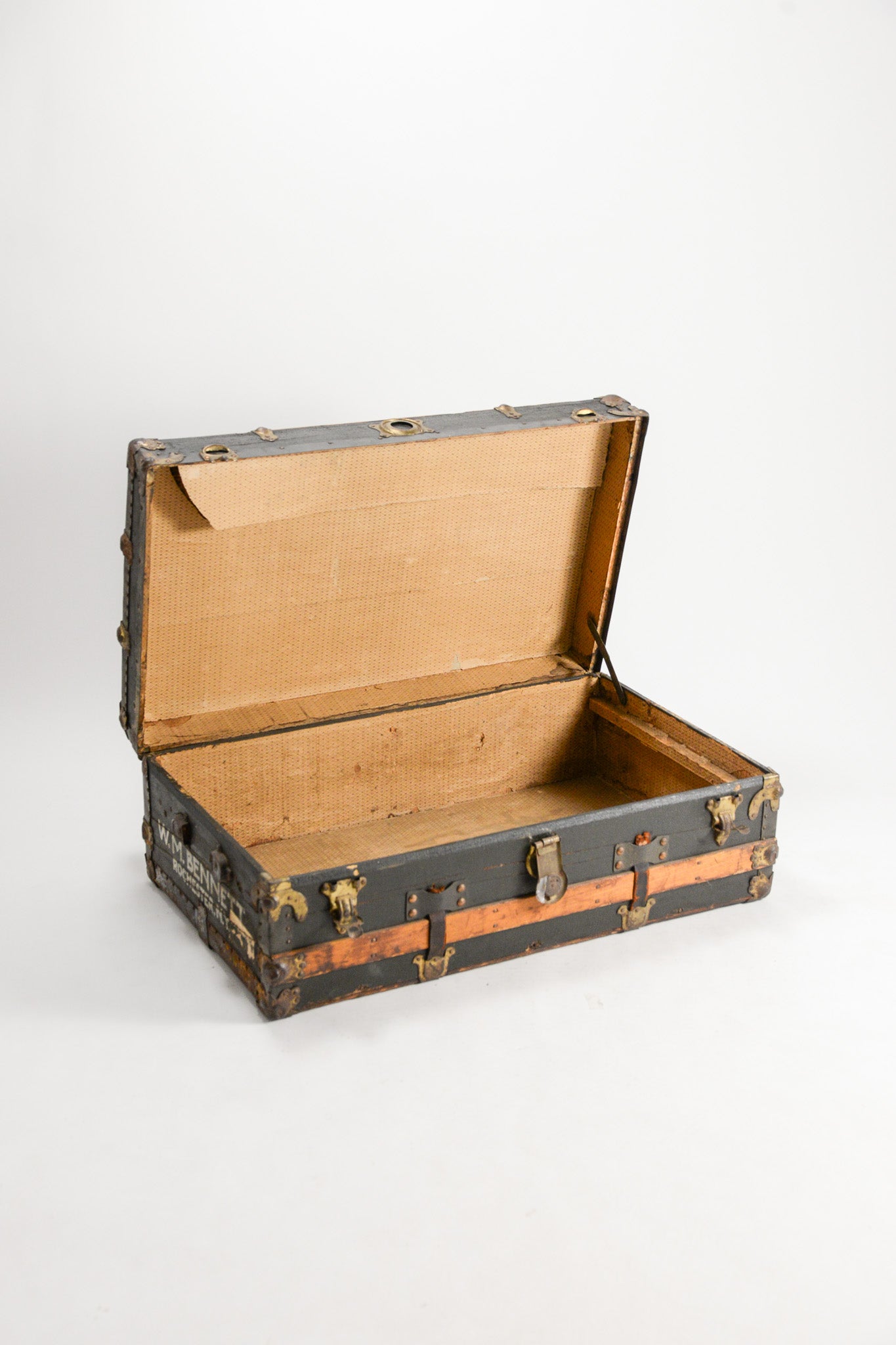 Vintage Black Steam Trunk / 黒トランク