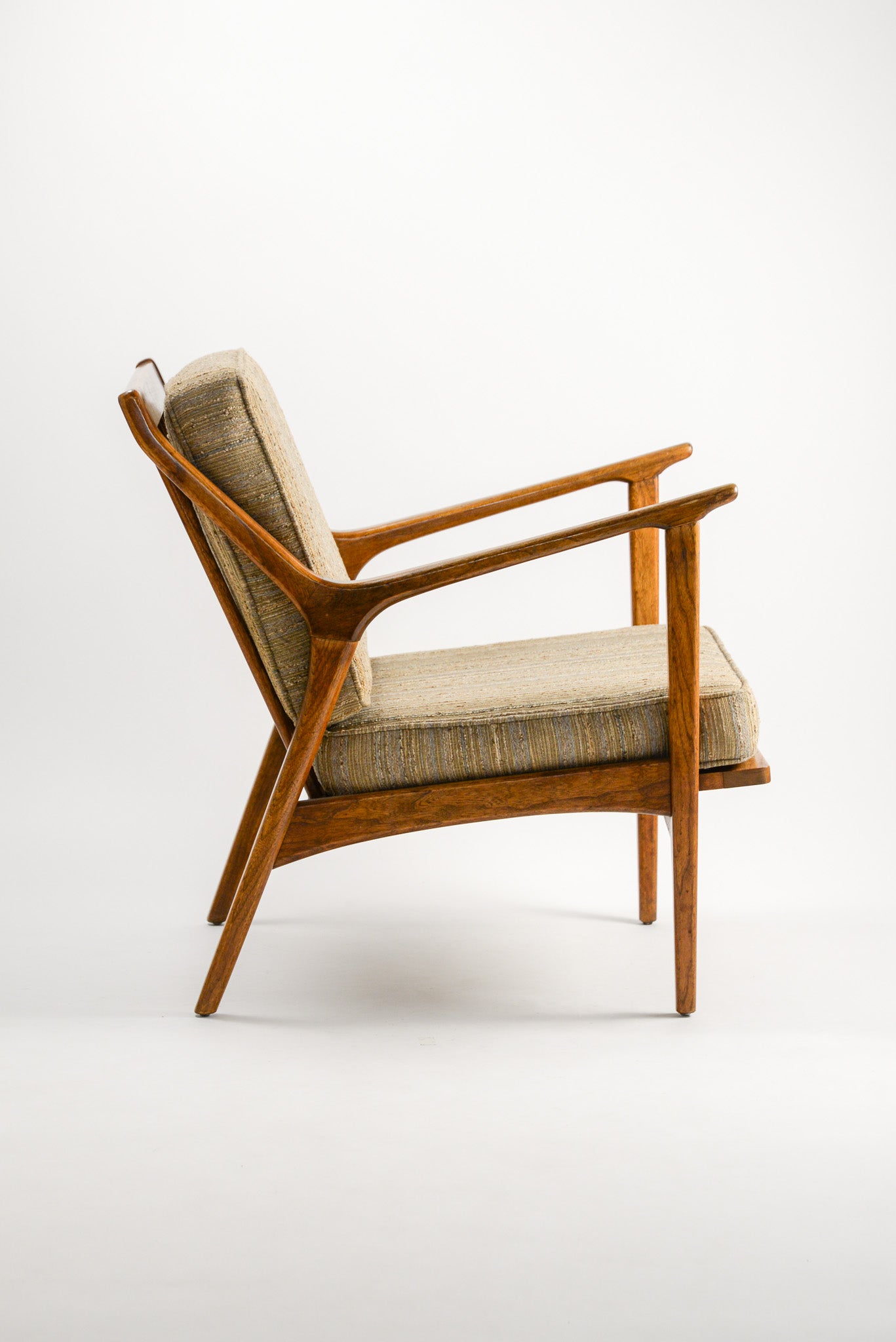 Wooden Arm Fabric Chair / 木製アームファブリックチェア