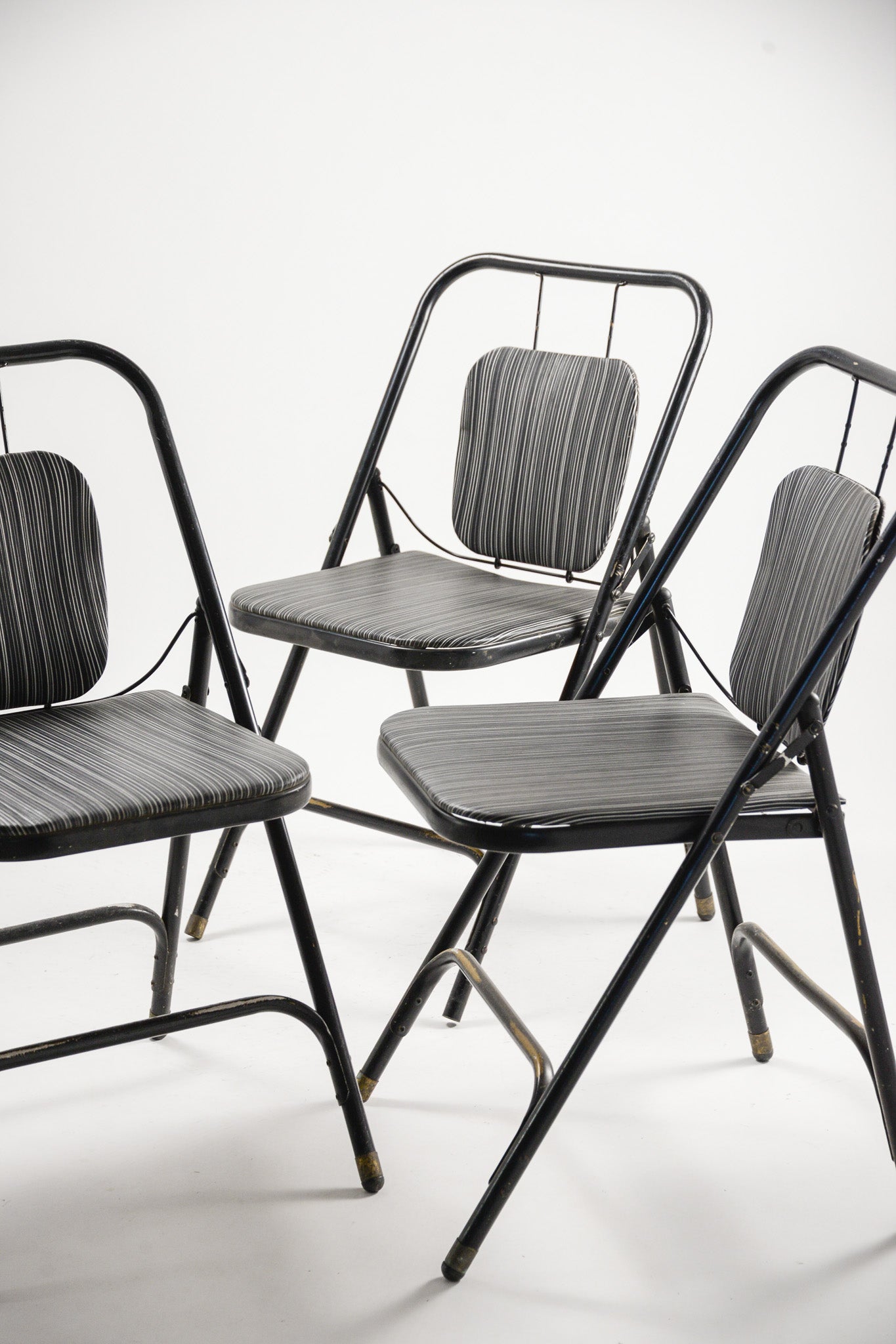 Metal Folding Chair / 金属フレームの折りたたみ椅子