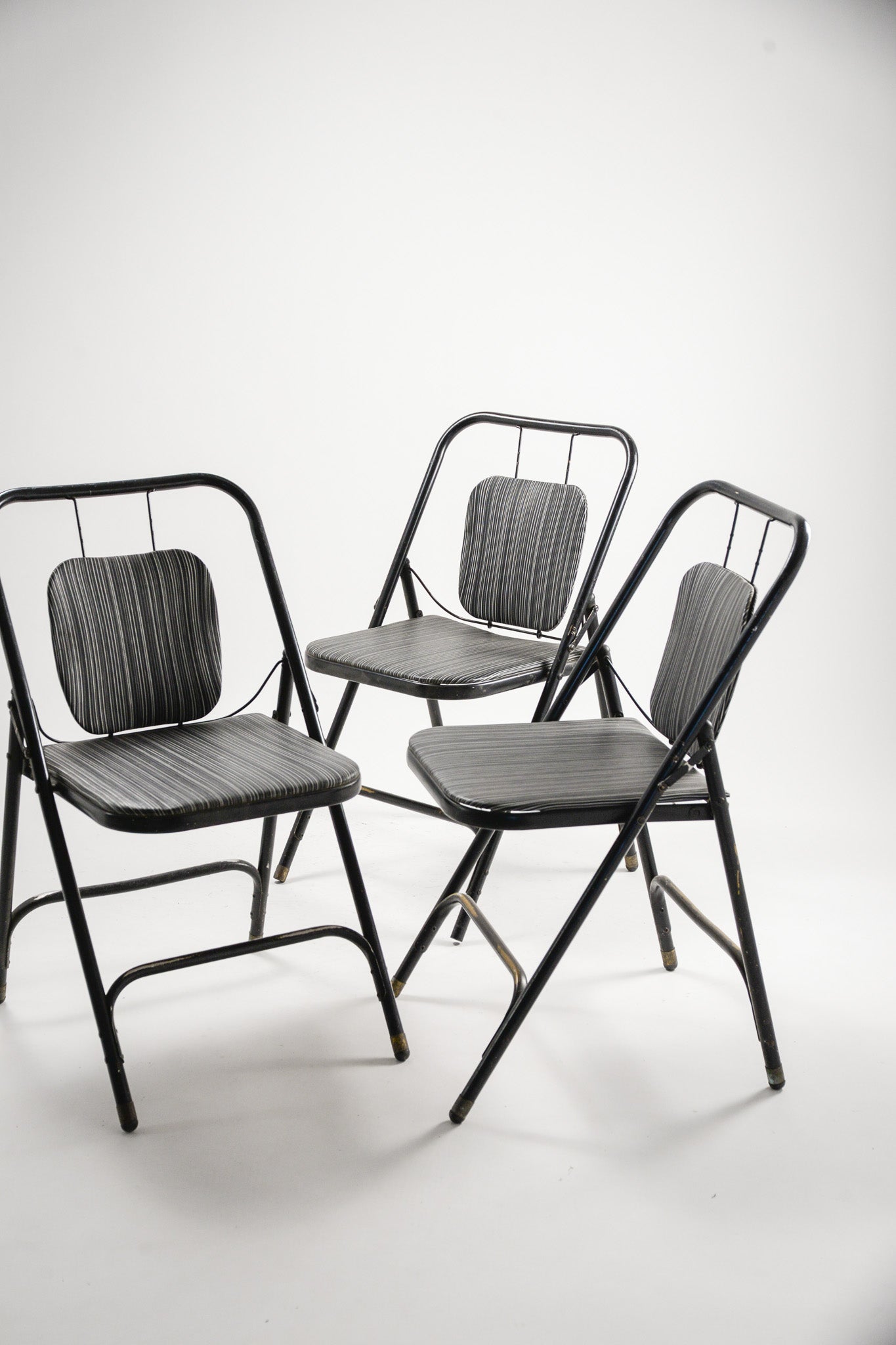 Metal Folding Chair / 金属フレームの折りたたみ椅子