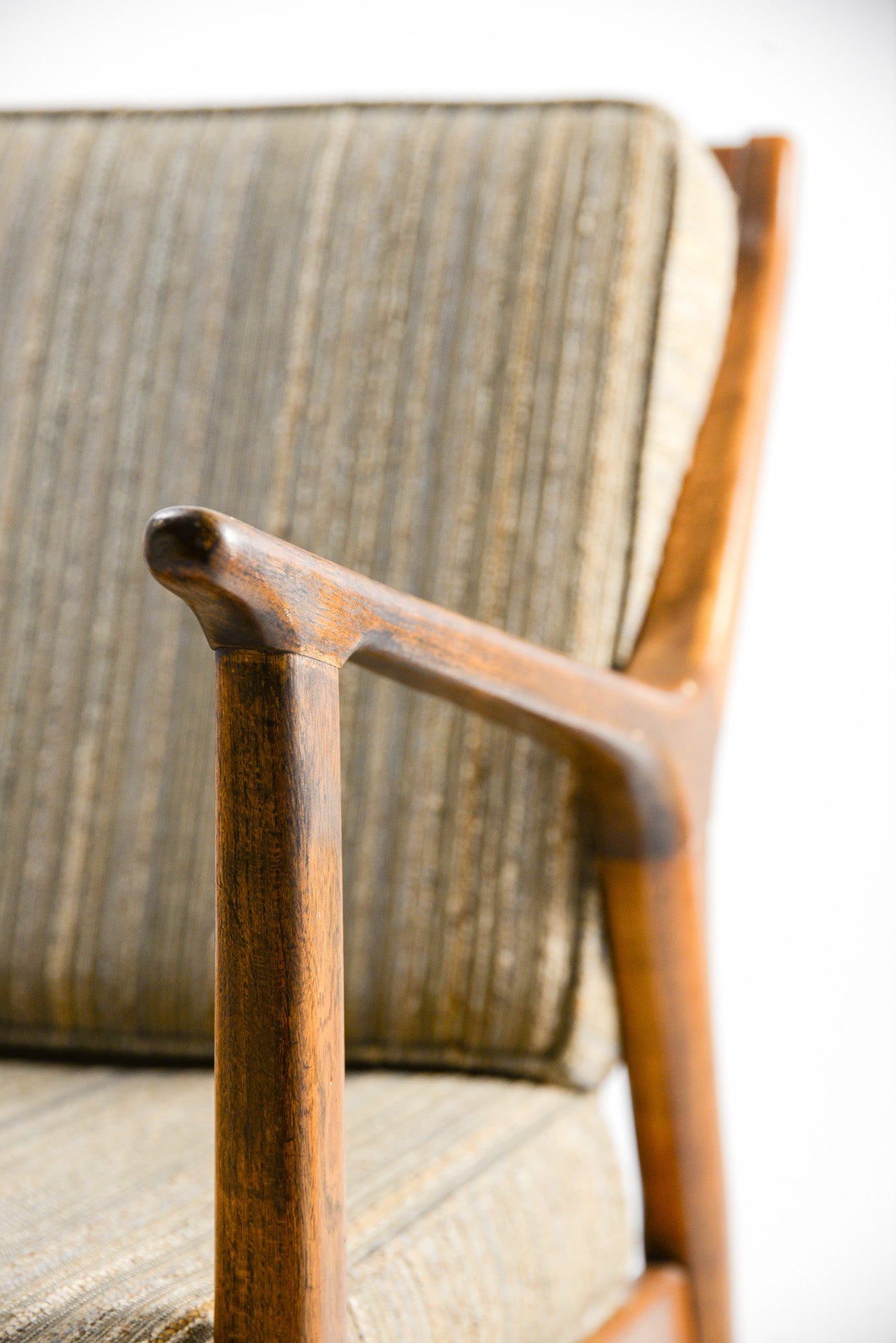 Wooden Arm Fabric Chair / 木製アームファブリックチェア