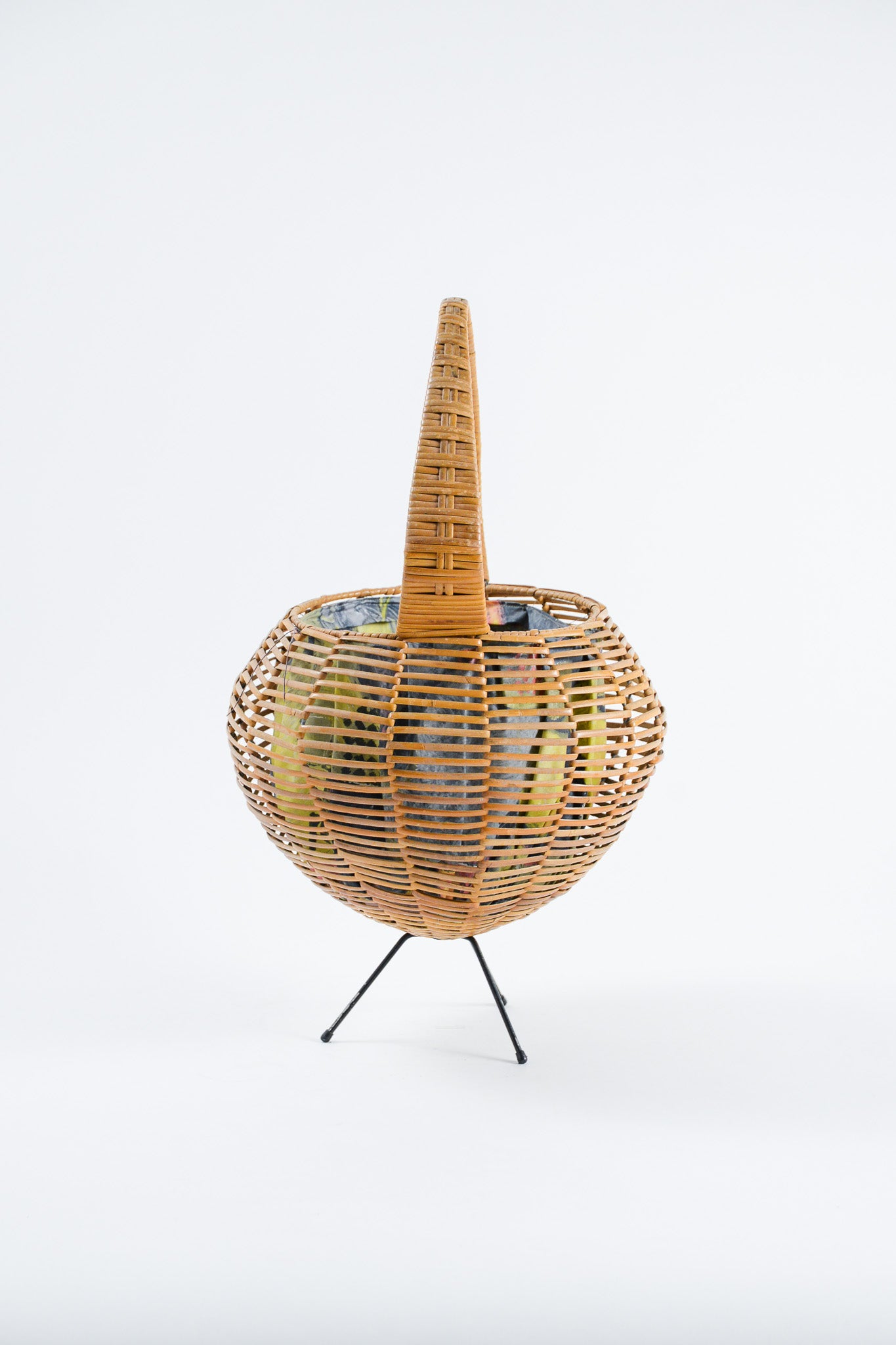 3-Legged Woven Basket / 3本脚のバスケット