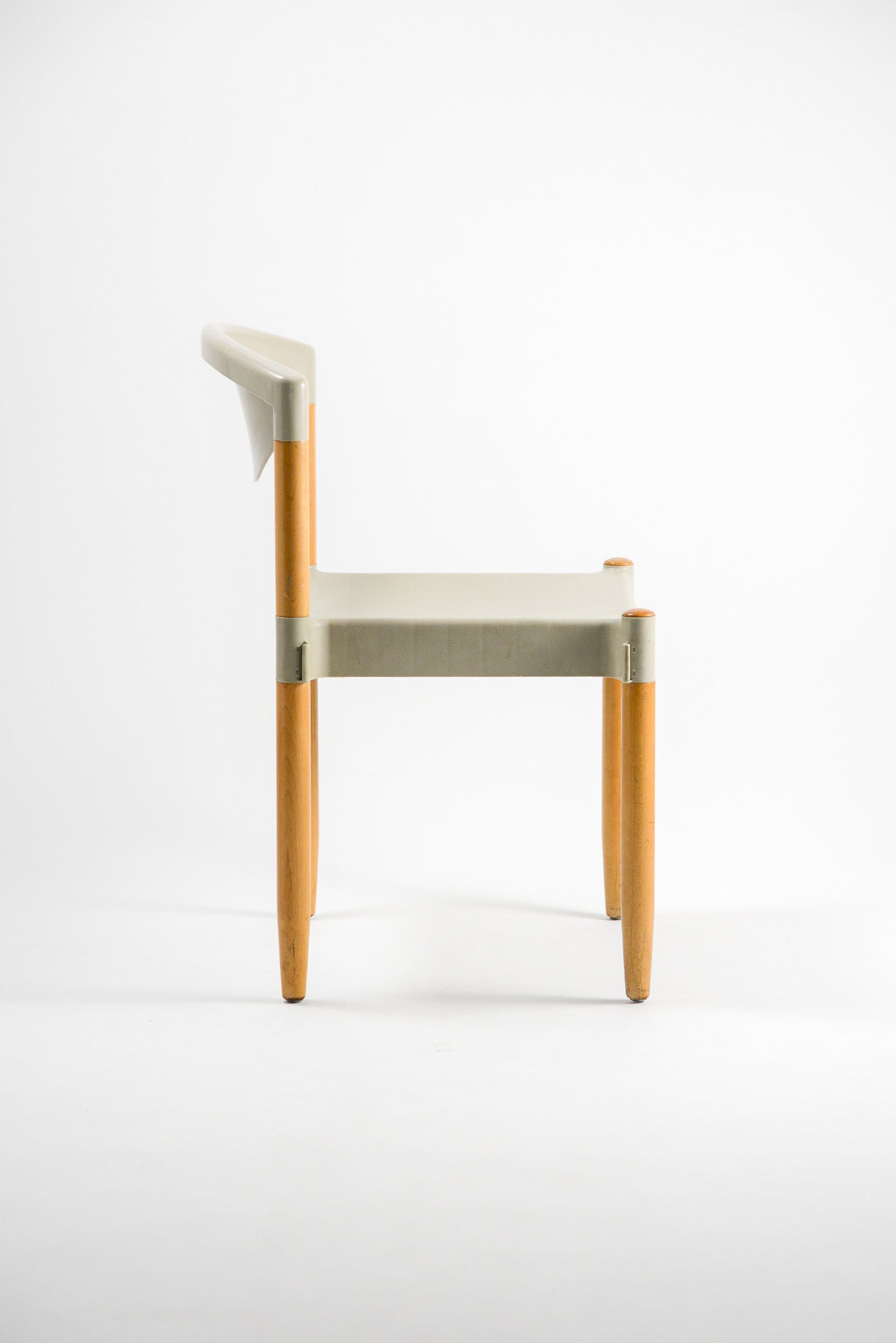 Stacking The Strax chair by CASARA / スタッキング Straxチェア CASARA