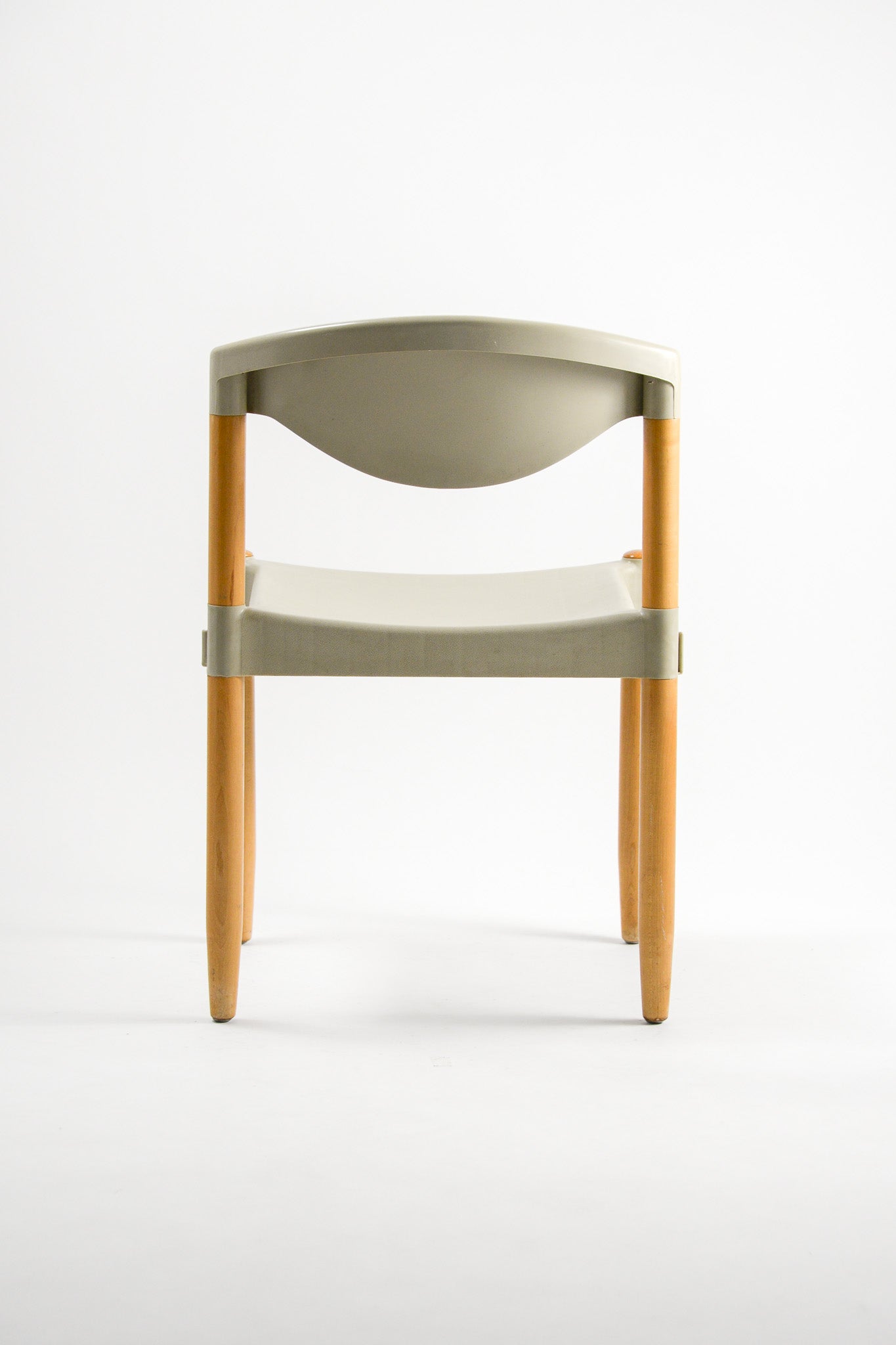 Stacking The Strax chair by CASARA / スタッキング Straxチェア CASARA