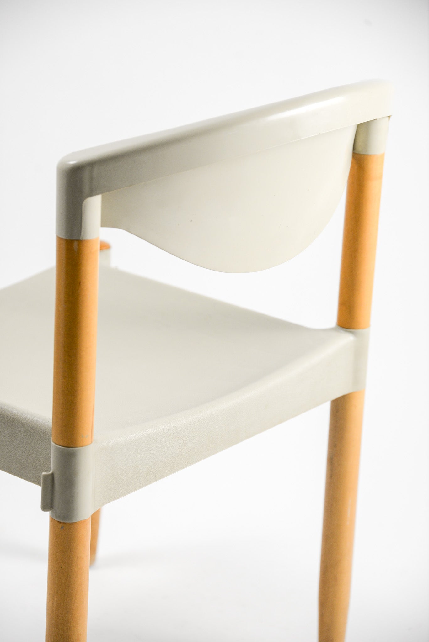 Stacking The Strax chair by CASARA / スタッキング Straxチェア CASARA