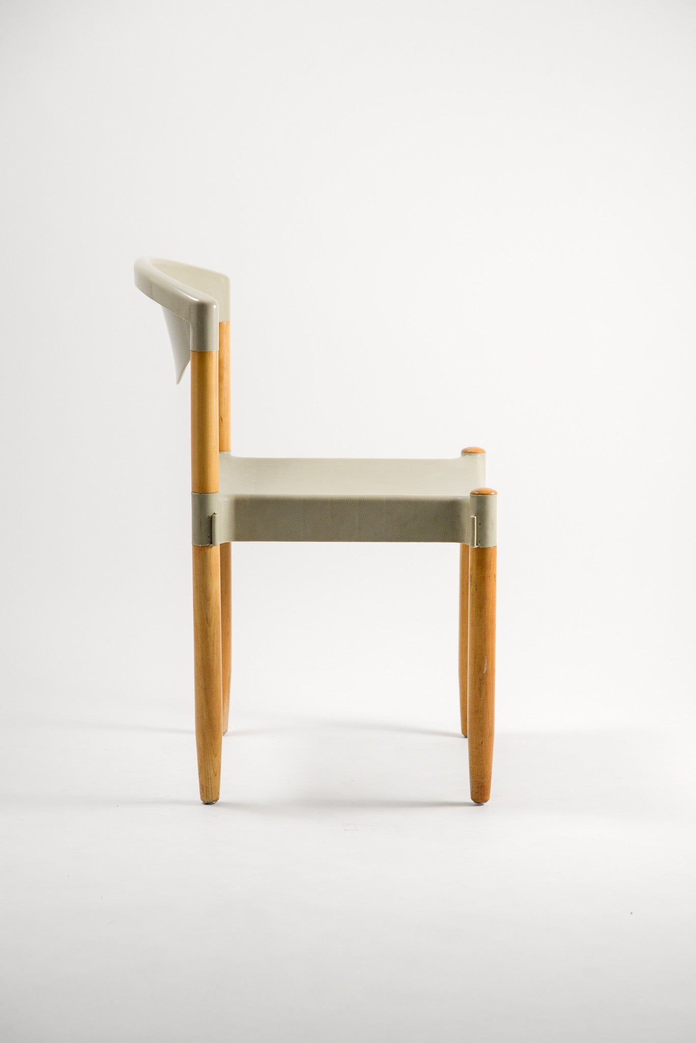 Stacking The Strax chair by CASARA / スタッキング Straxチェア CASARA