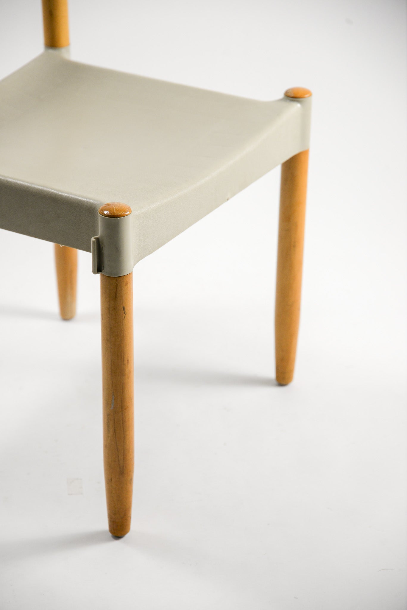 Stacking The Strax chair by CASARA / スタッキング Straxチェア CASARA