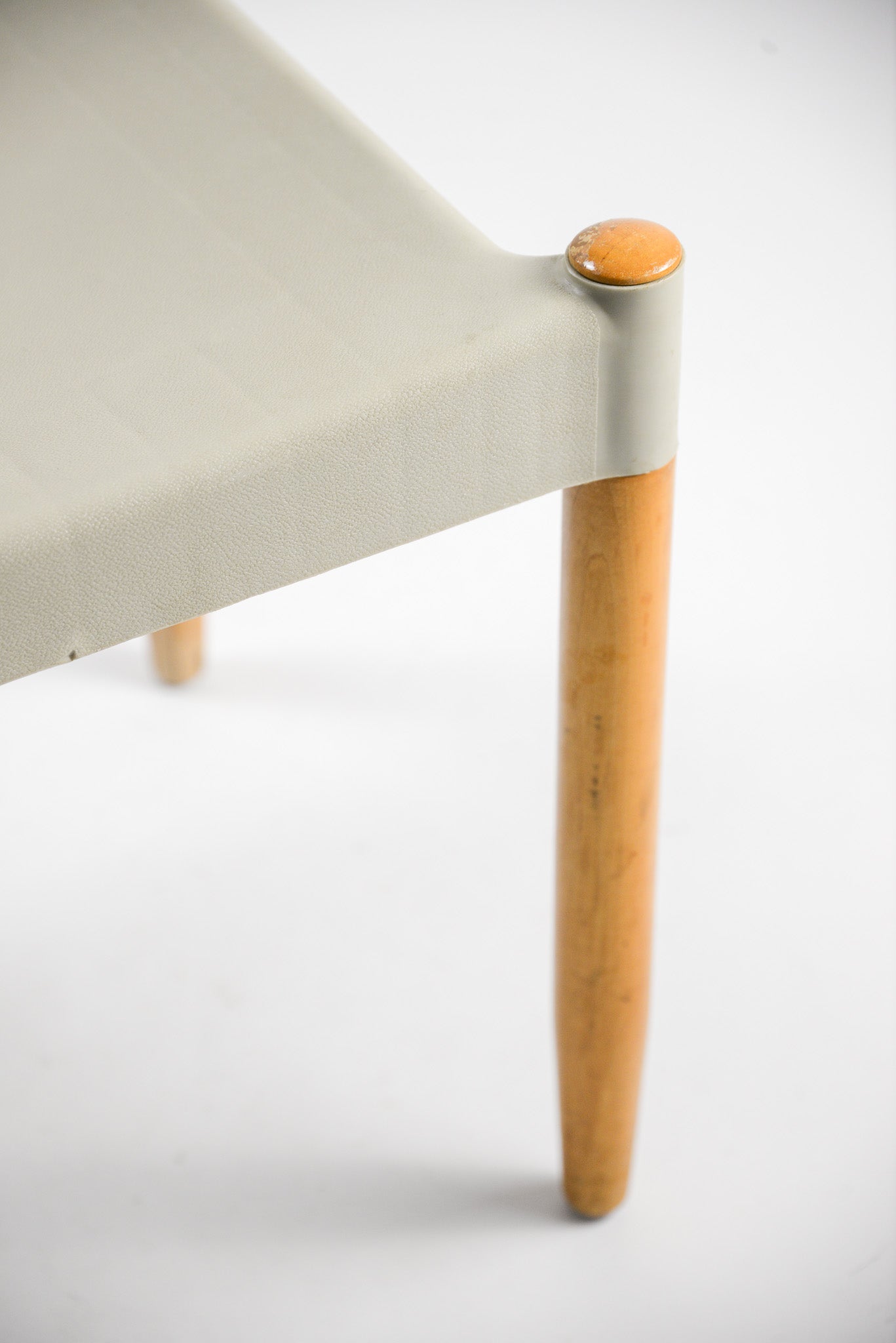 Stacking The Strax chair by CASARA / スタッキング Straxチェア CASARA