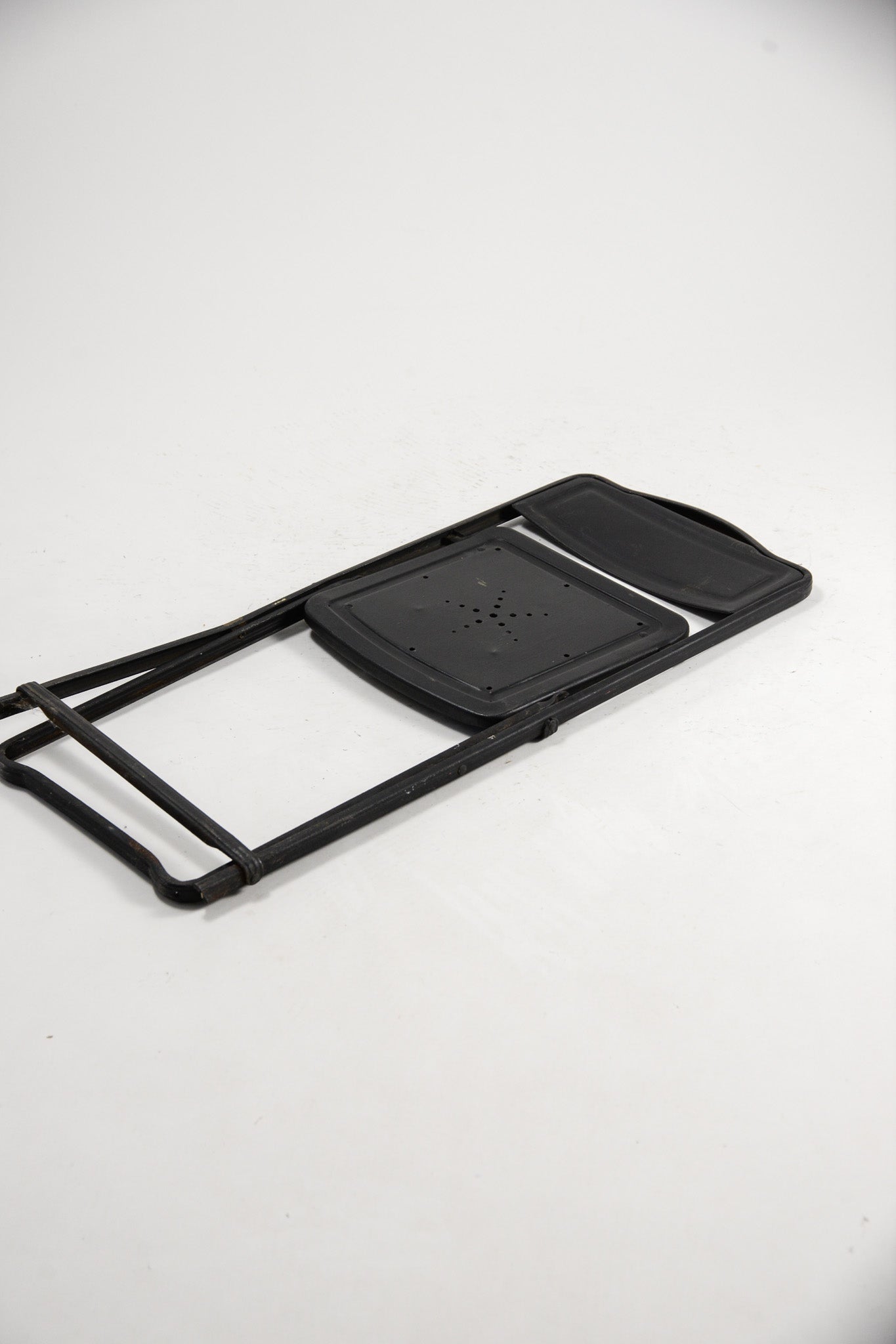Folding Chair / 折りたたみイス