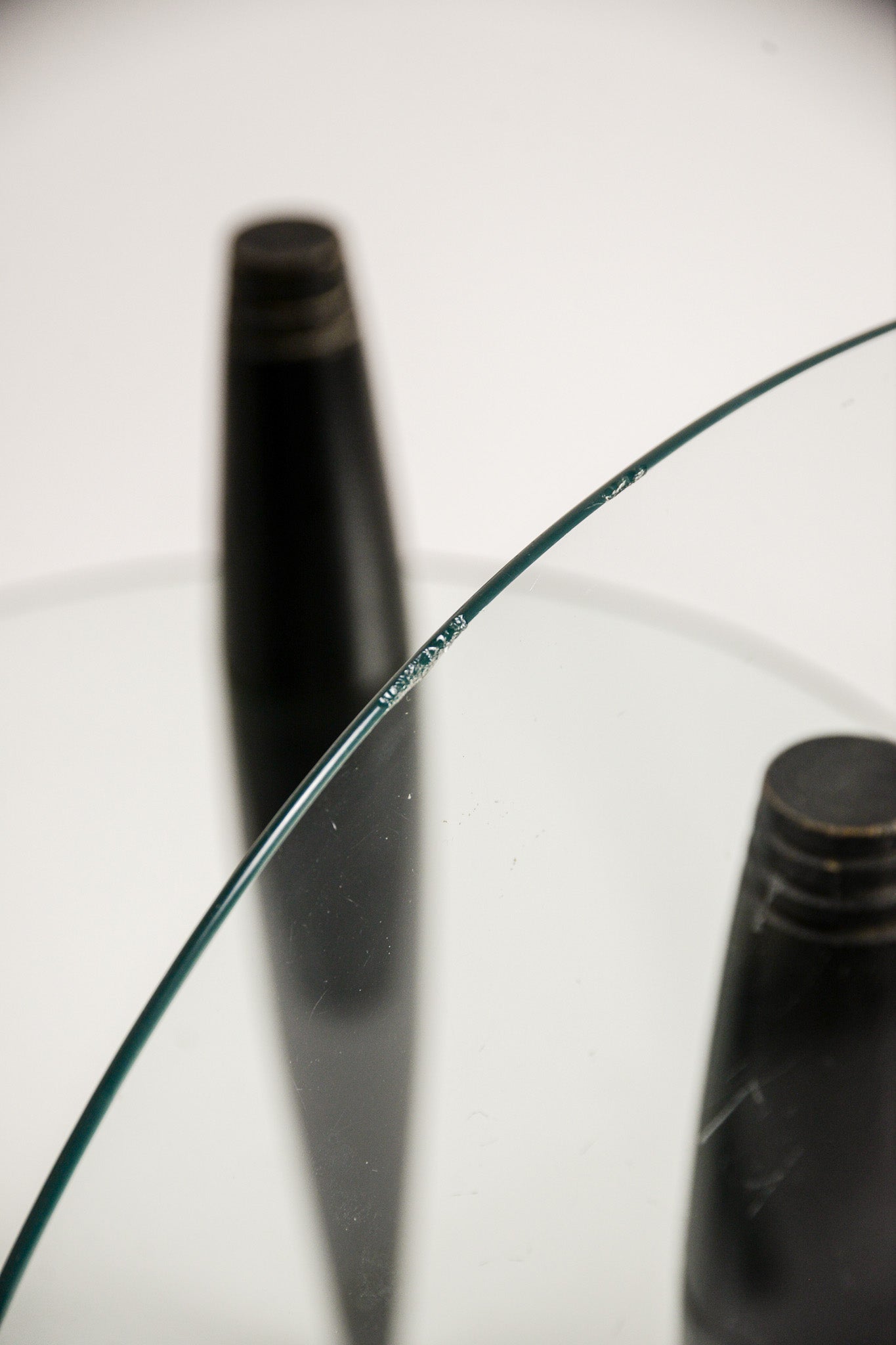 3-Legged Double-Tier Glass Top Side Table / ガラス天板 3本脚 サイドテーブル