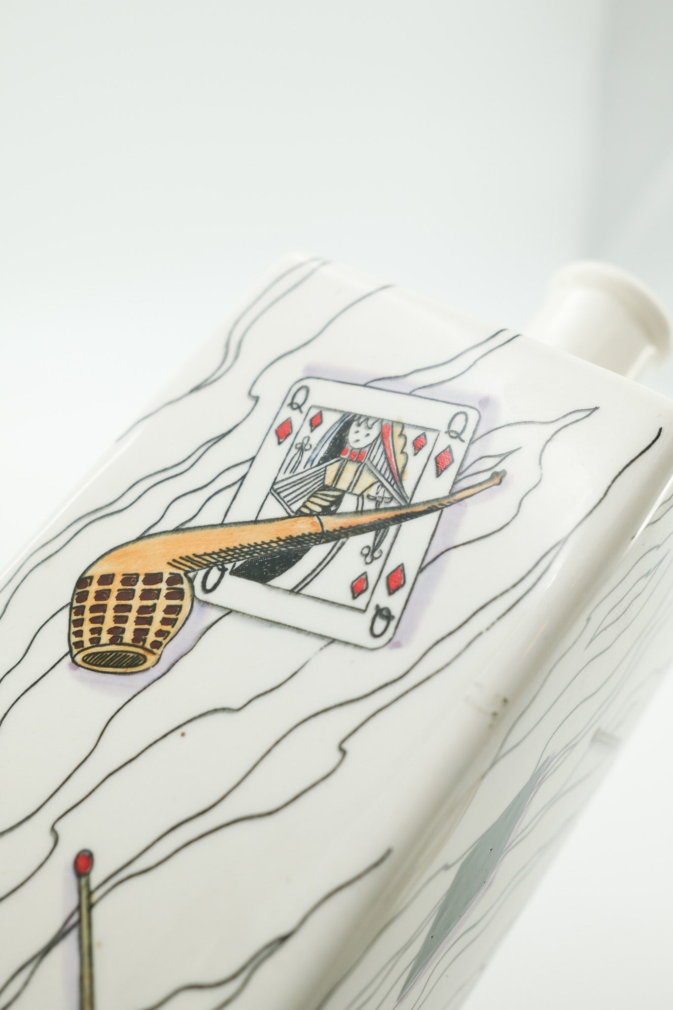 Ceramic Bottle with Card and Pipe Illustration / ポーカーイラストの陶器ボトル