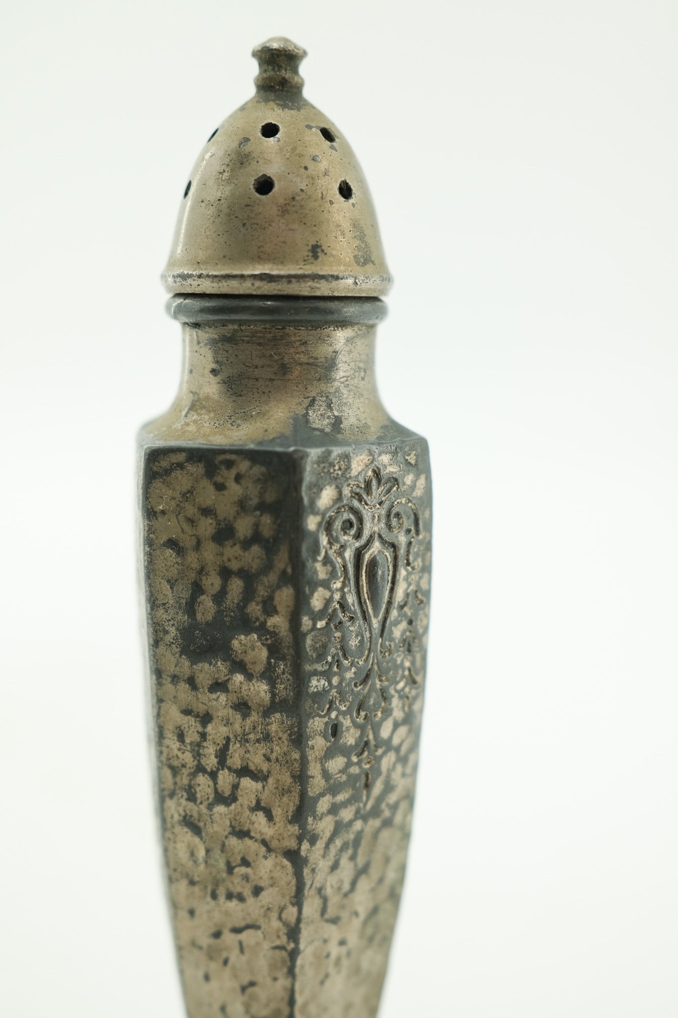 Antique Metal Pepper & Salt Shaker / アンティークメタルスパイスシェーカー