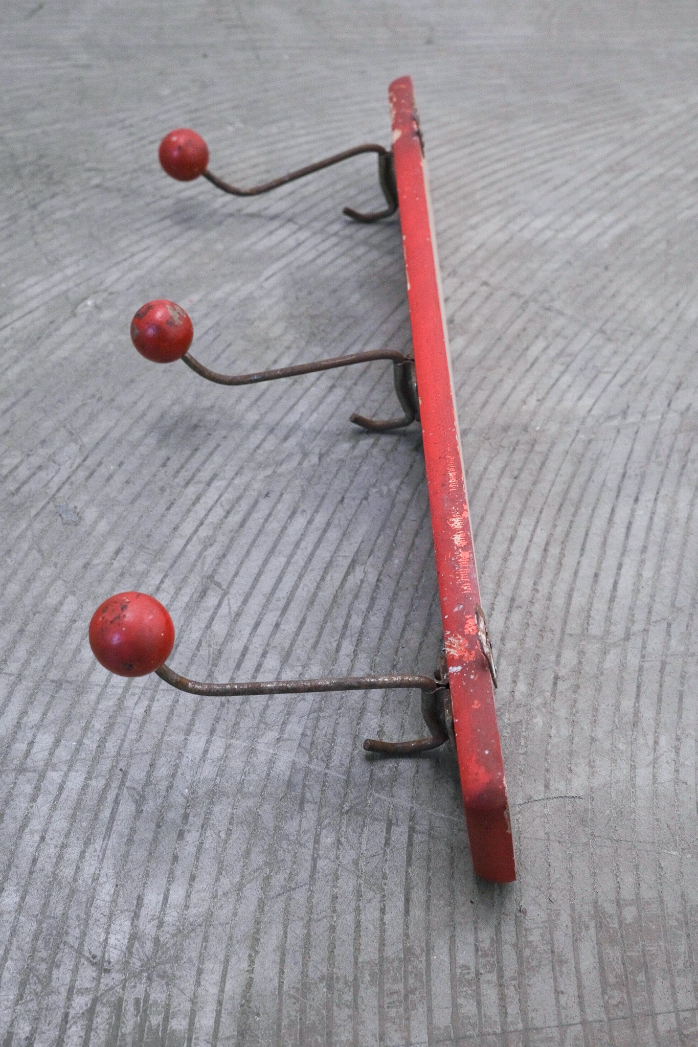 Red Wall-Mounted Coat Rack / 赤い壁付けコートラック