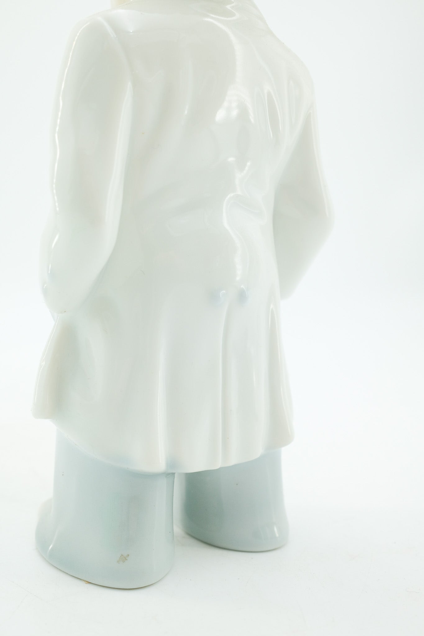 Doctor Porcelain Figurine / 陶器の医師の人形