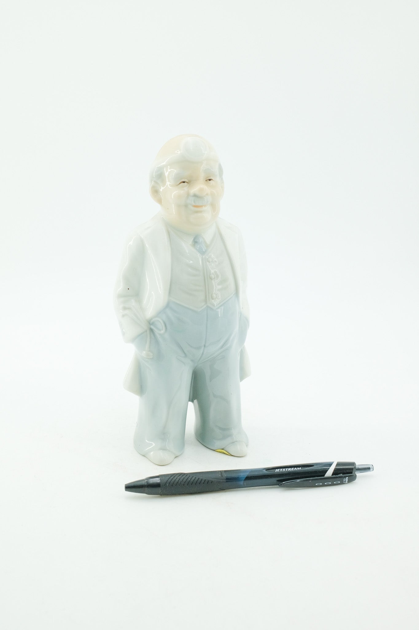 Doctor Porcelain Figurine / 陶器の医師の人形