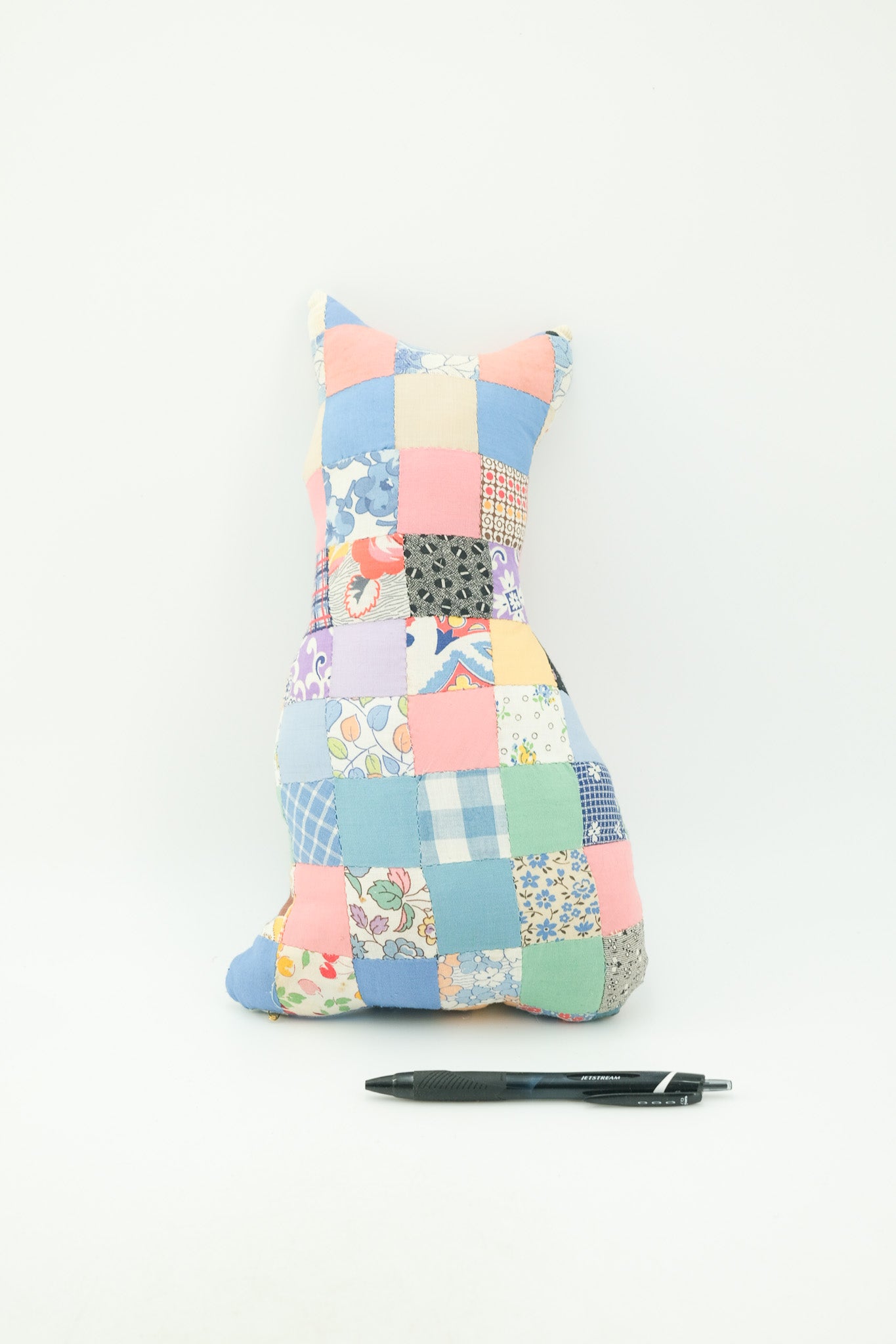 Cat Shaped Patchwork Quilt Cushion / アメリカ買付 猫型パッチワークキルトクッション