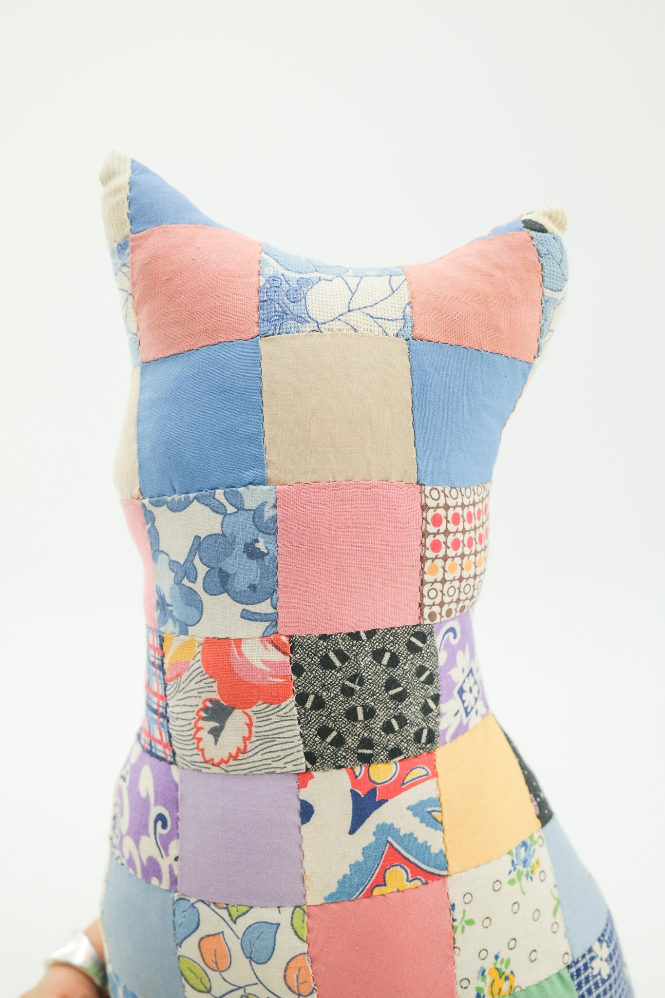 Cat Shaped Patchwork Quilt Cushion / アメリカ買付 猫型パッチワークキルトクッション