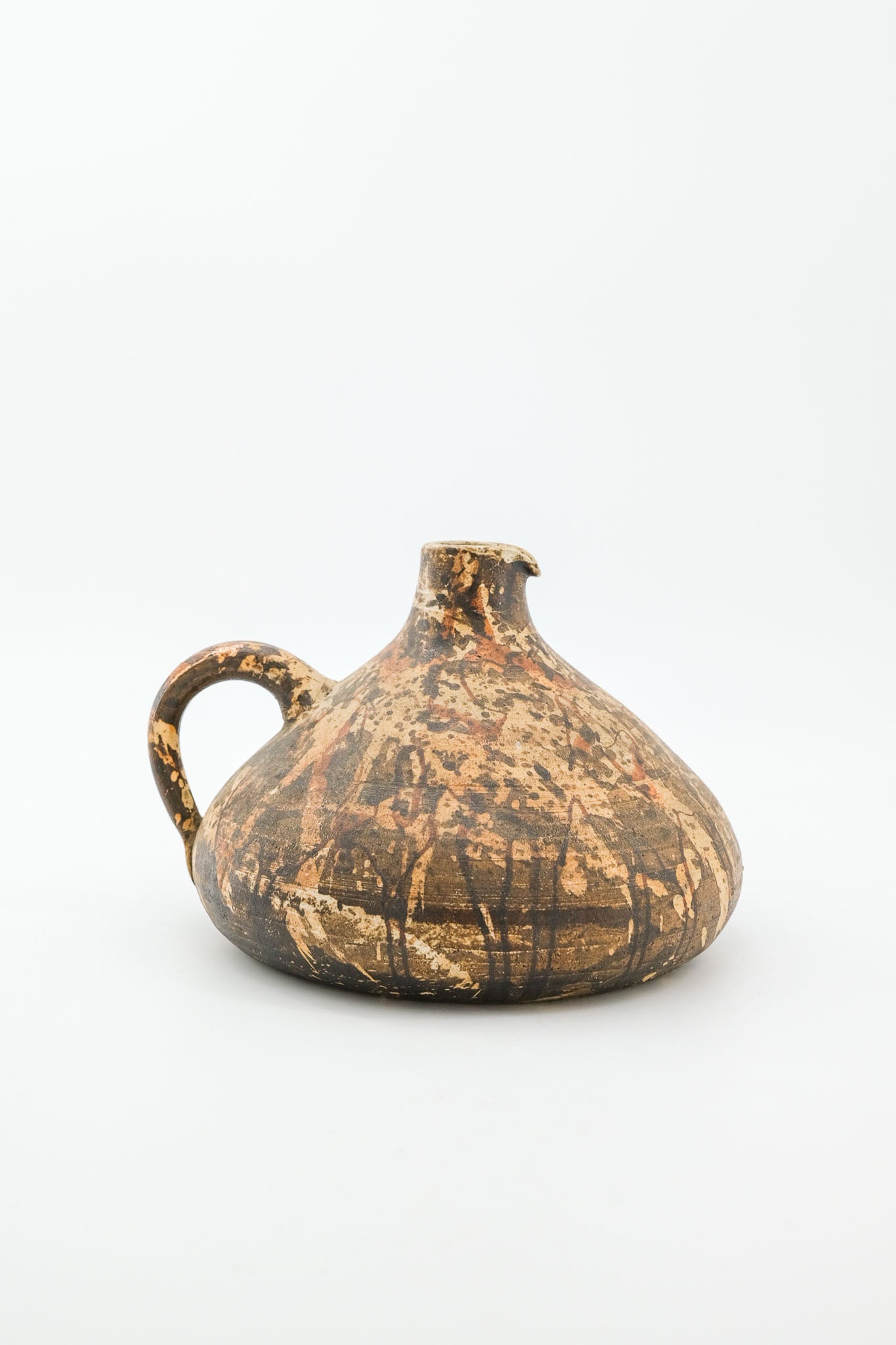 Pottery Pitcher / 陶器のピッチャー