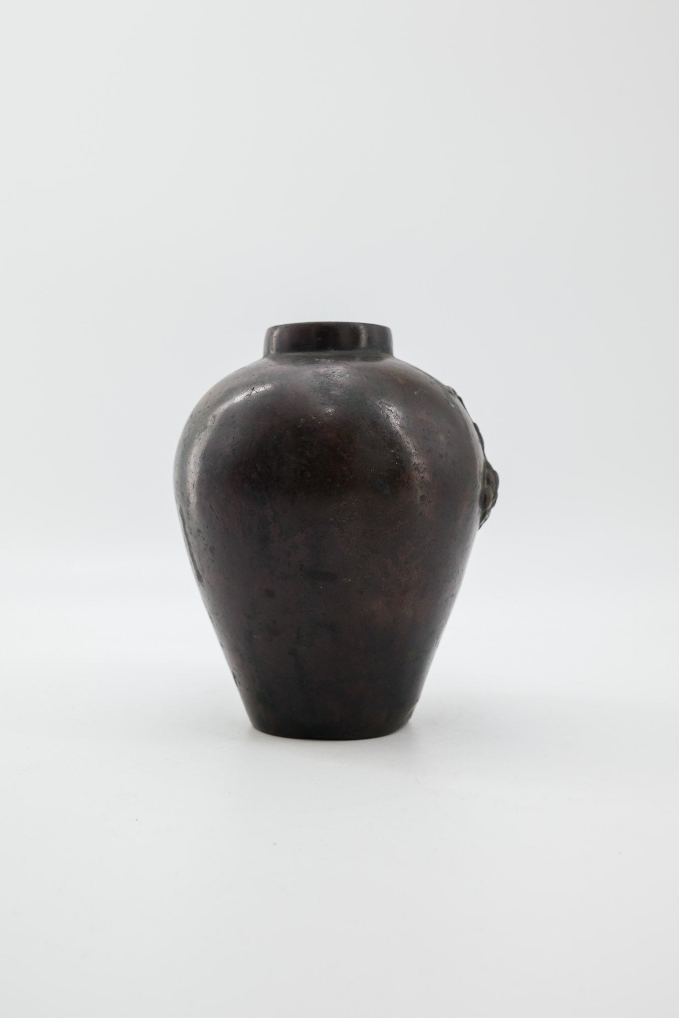 Vintage Metal Vase with Grape Relief / ヴィンテージ 金属製 葡萄レリーフ 花器