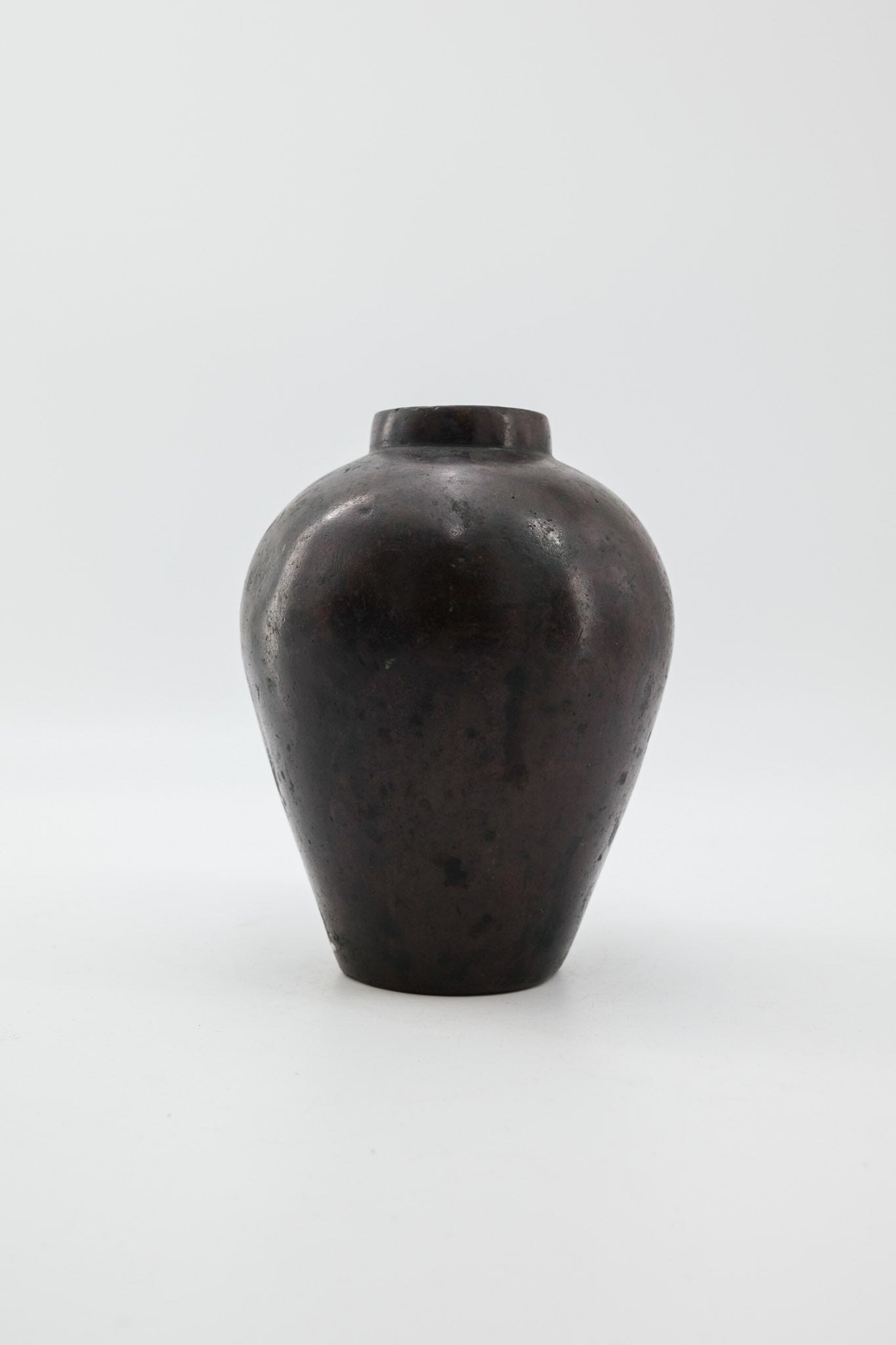 Vintage Metal Vase with Grape Relief / ヴィンテージ 金属製 葡萄レリーフ 花器