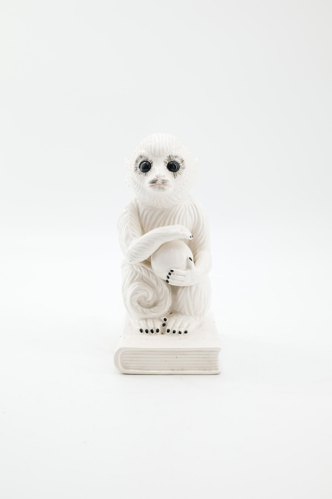 Vintage Ceramic Monkey Figurine Holding an Orb on Book Base / ヴィンテージ セラミック製 モンキーフィギュア（宝珠と本を抱えた猿）