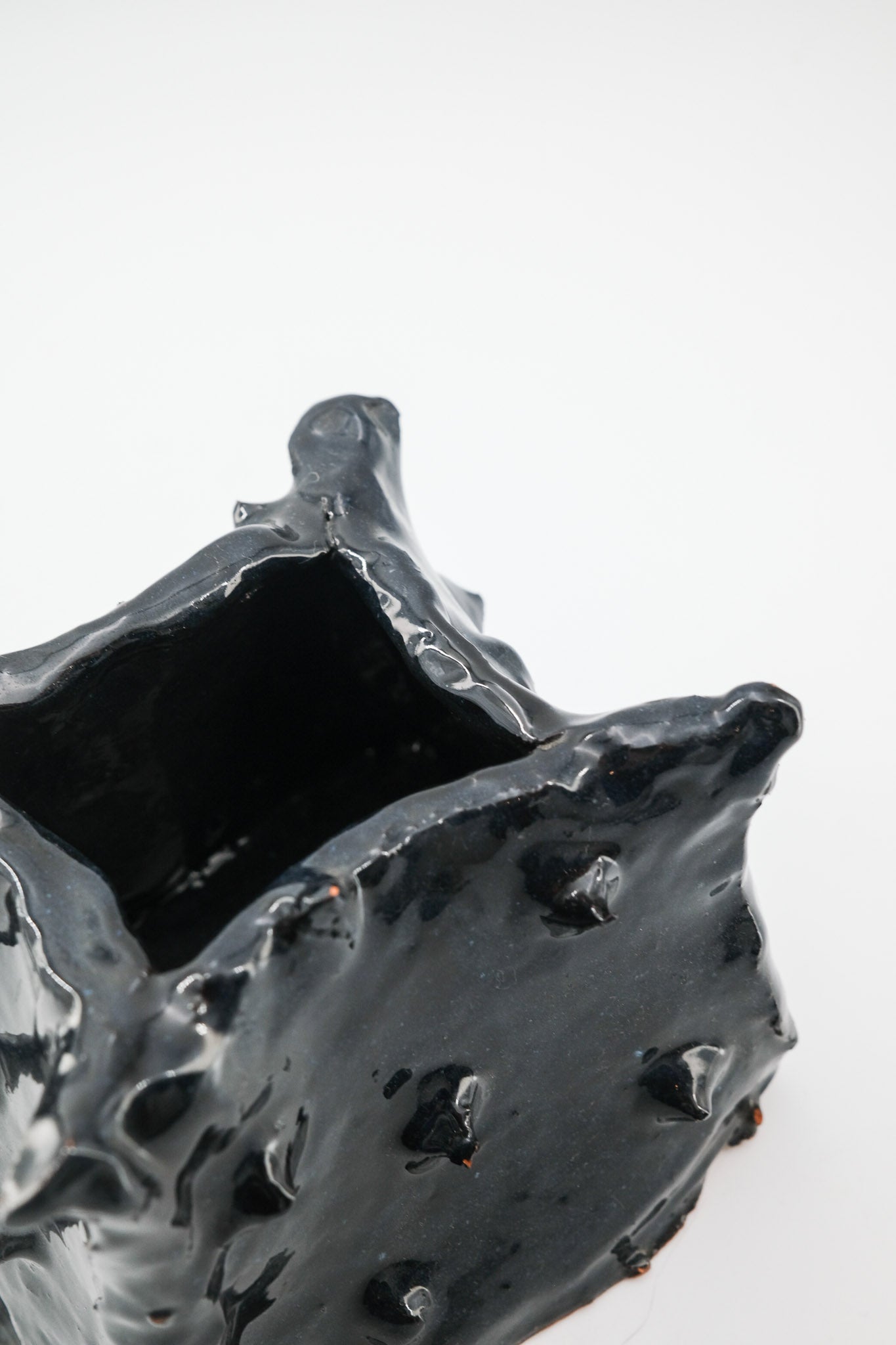 Pottery Object Studded Black Glaze / スタッズ・ブラック・テラコッタ・オブジェ