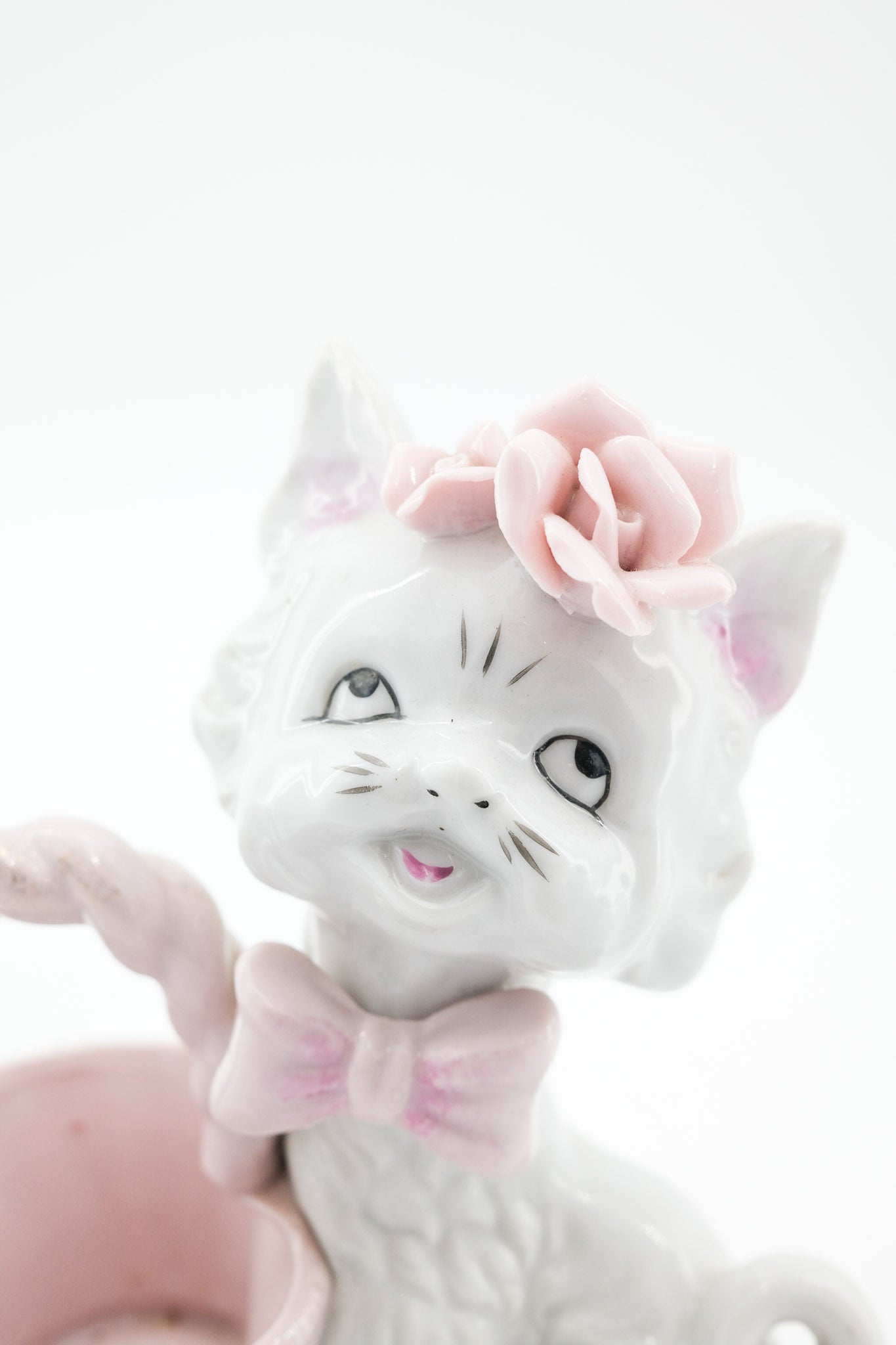 Wales Ceramic Cat with Flower Basket / ウェールズ 陶器の猫とフラワーバスケット