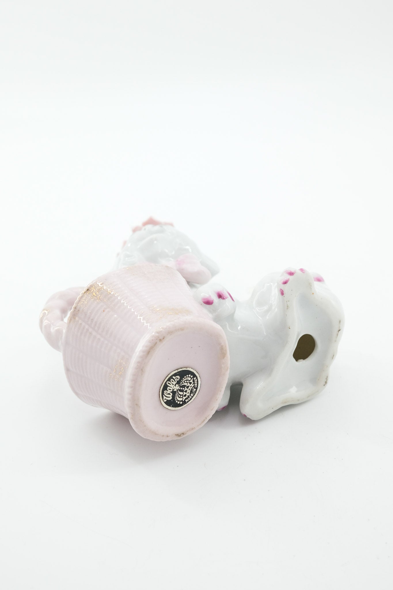 Wales Ceramic Cat with Flower Basket / ウェールズ 陶器の猫とフラワーバスケット