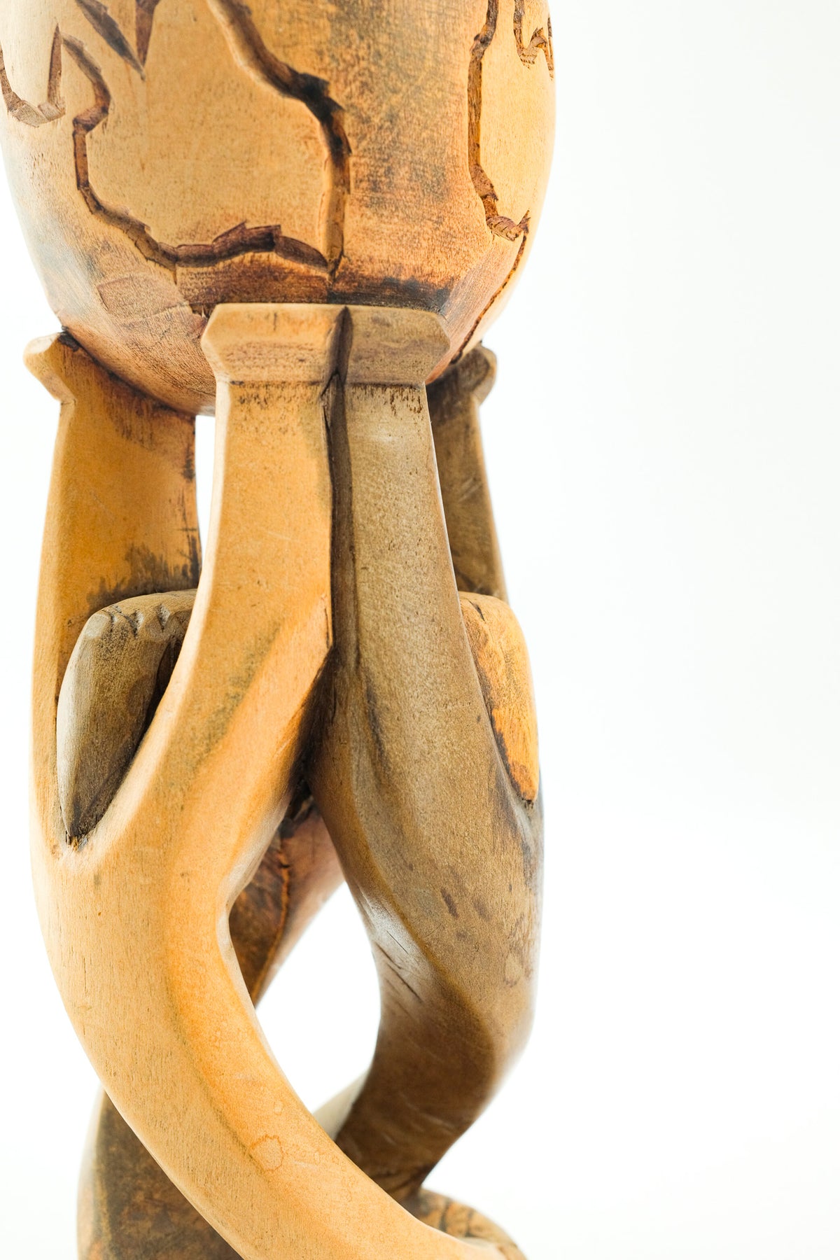 Wooden Unity Sculpture with Globe / 木彫り　団結した人々と地球の像