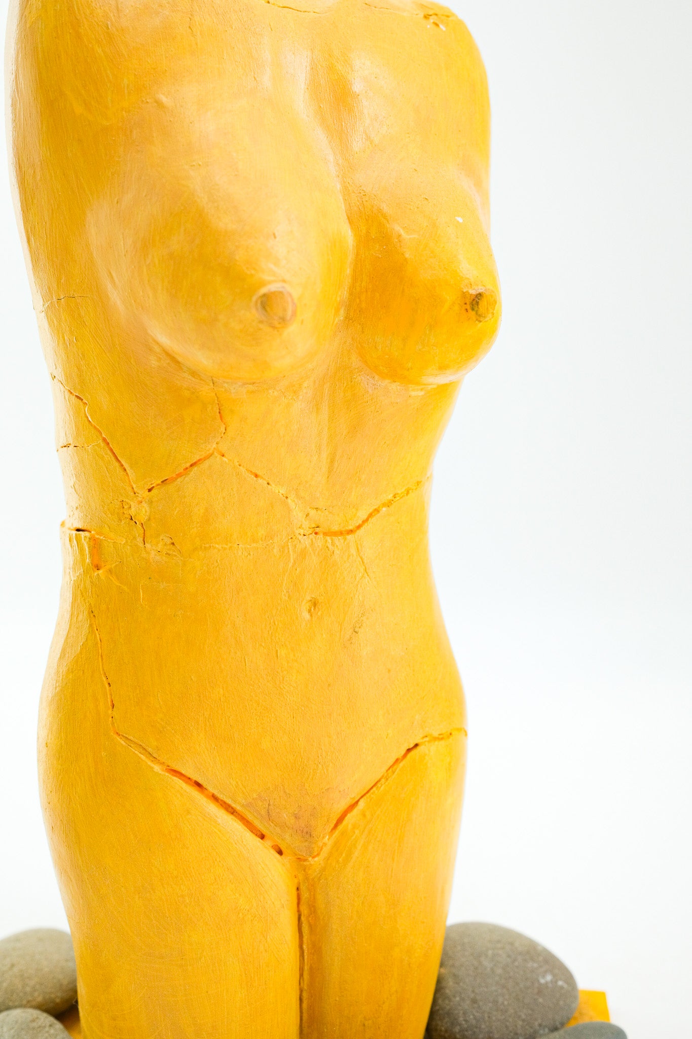Yellow Female Torso Sculpture with Pebbles / 黄色い裸婦の像